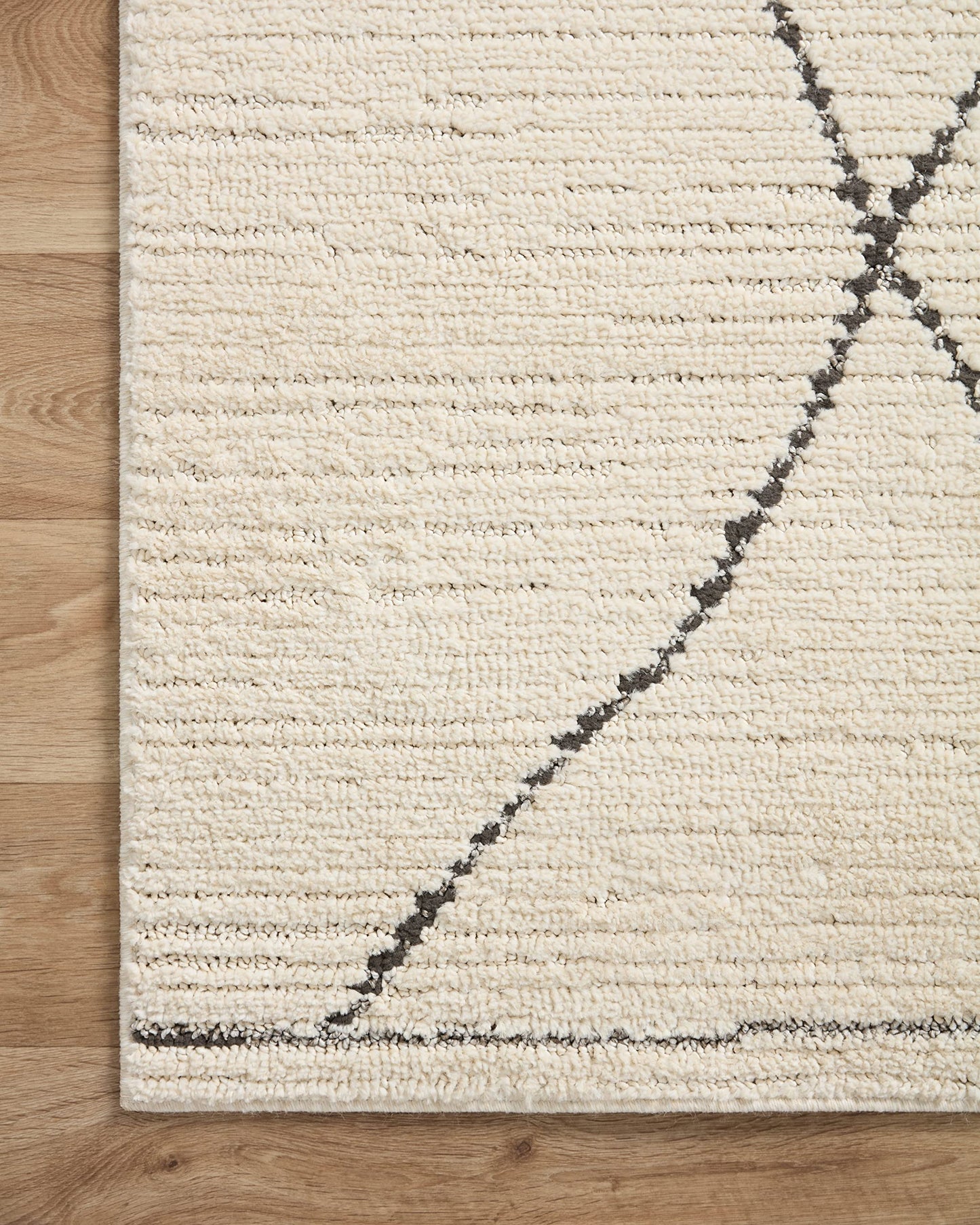Loloi Fabian Collection FAB-02 Ivory/Charcoal 5'-3" x 7'-6" Area Rug