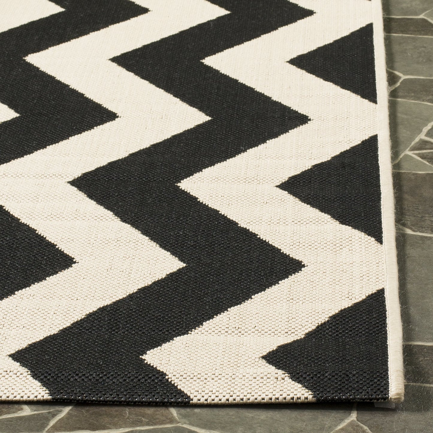 SAFAVIEH Courtyard Collection 2'7" x 5' Black/Beige CY6245 Indoor/ Outdoor Waterproof Easy-Cleaning Patio Backyard Mudroom Area-Rug