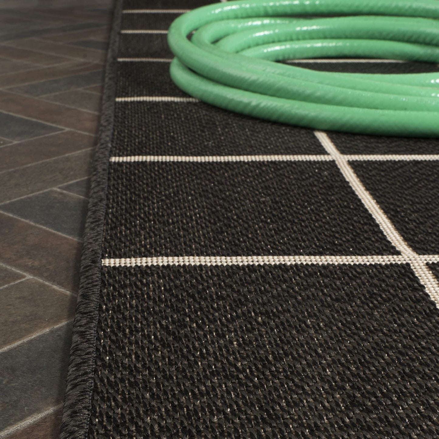 JONATHAN Y Grid Squares Indoor Outdoor Runner Rug 2X8 Black/Cream, Modern for Backyard, Patio, Porch, Easy-Cleaning, High Traffic, Pet-Friendly, Non-Shedding (SMB200B-28)