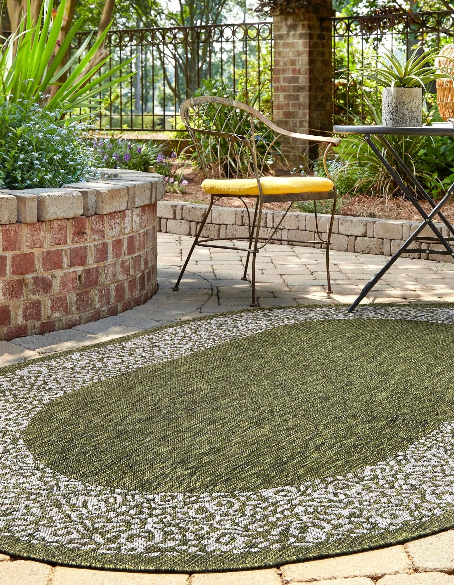Unique Loom Outdoor Border Collection Area Rug - Floral Border (3' 3" x 5' 3" Oval, Green/ Ivory)