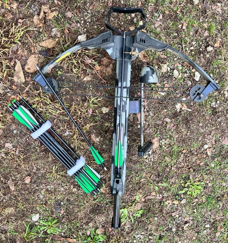 20 Inch Carbon Crossbow Bolts Set - 12 Hunting Arrows with 6 Broadheads for Archery Practice | Durable Carbon Material