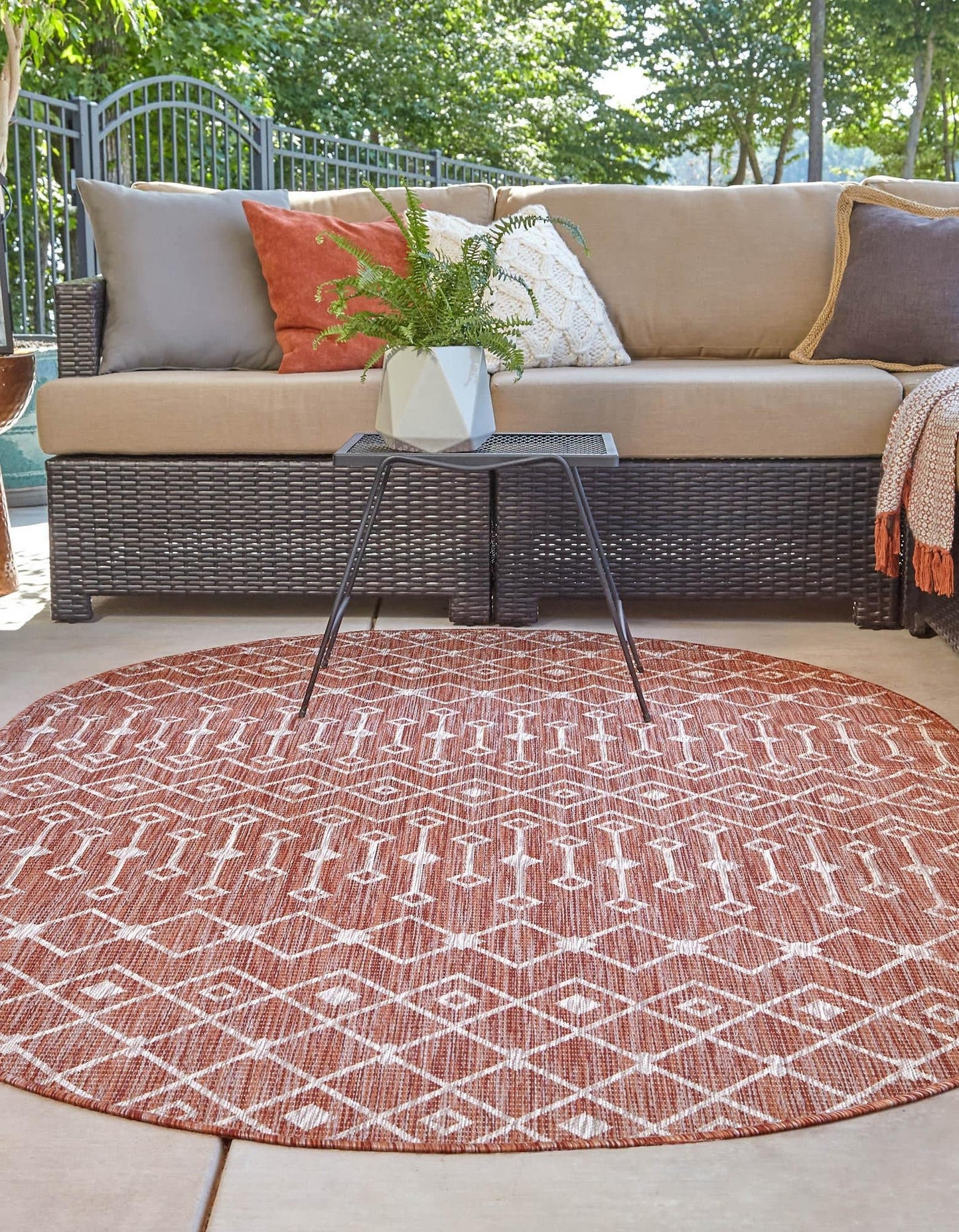 Unique Loom Outdoor Trellis Collection Area Rug - Tribal Trellis (5' 3" x 8' Oval, Rust Red/ Ivory)