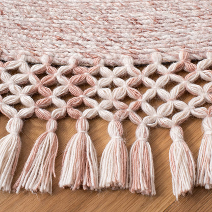 SAFAVIEH Sahara Collection Area Rug - 6' Round, Pink, Handmade Boho Tassel, Ideal for High Traffic Areas in Living Room, Bedroom (SAH490U)