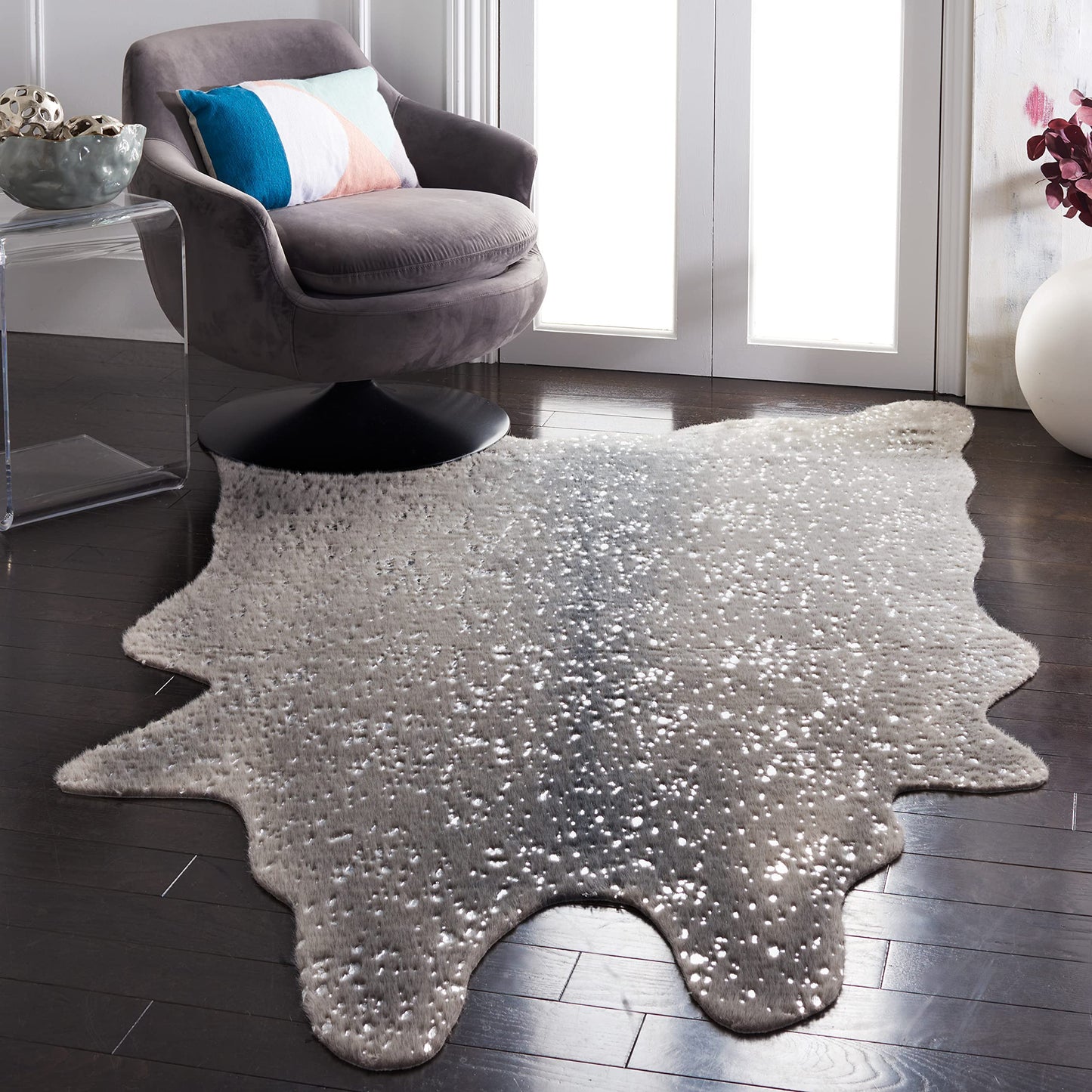 SAFAVIEH Faux Cow Hide Collection 5' x 6' 5" Dark Grey/Silver FCH206H Rustic Western Boho Living Room Dining Bedroom Area Rug