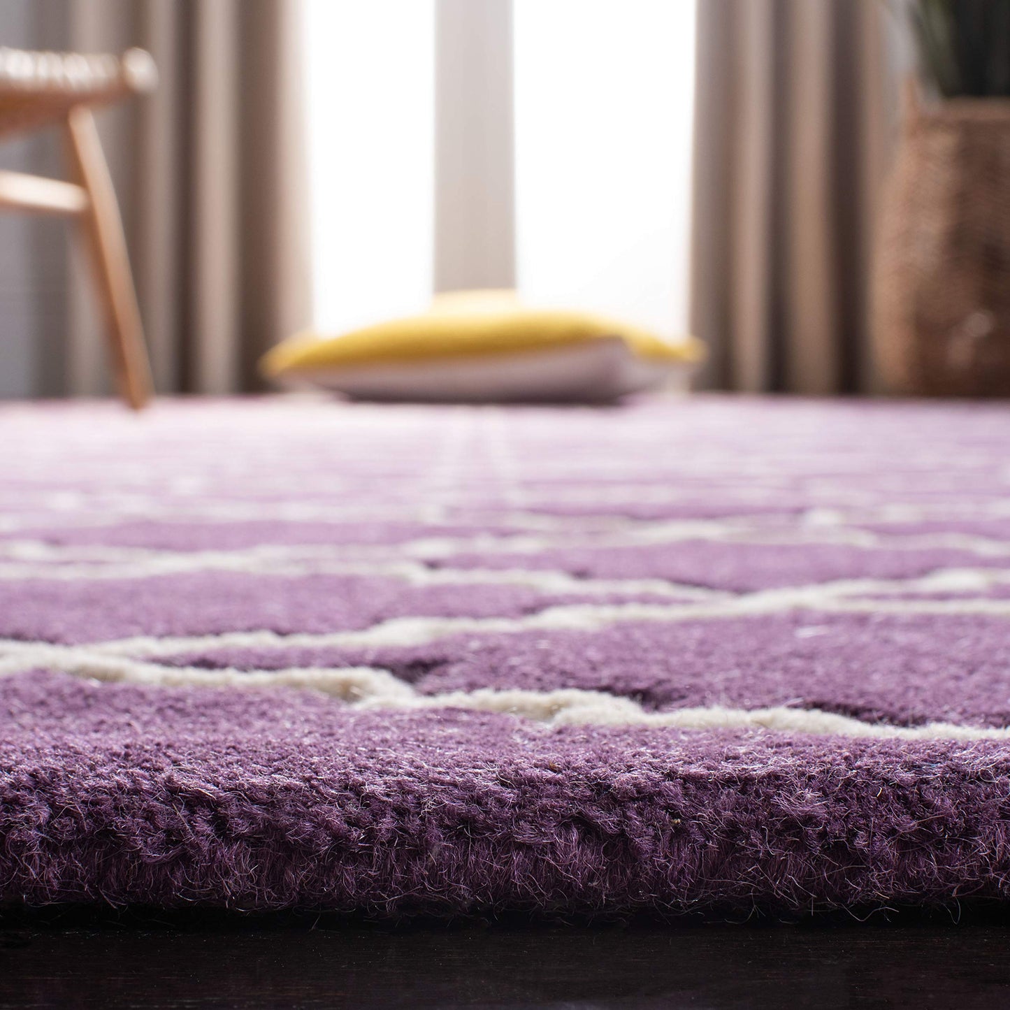 SAFAVIEH Chatham Collection 2'3" x 5' Purple / Ivory CHT721F Handmade Trellis Premium Wool Accent Rug