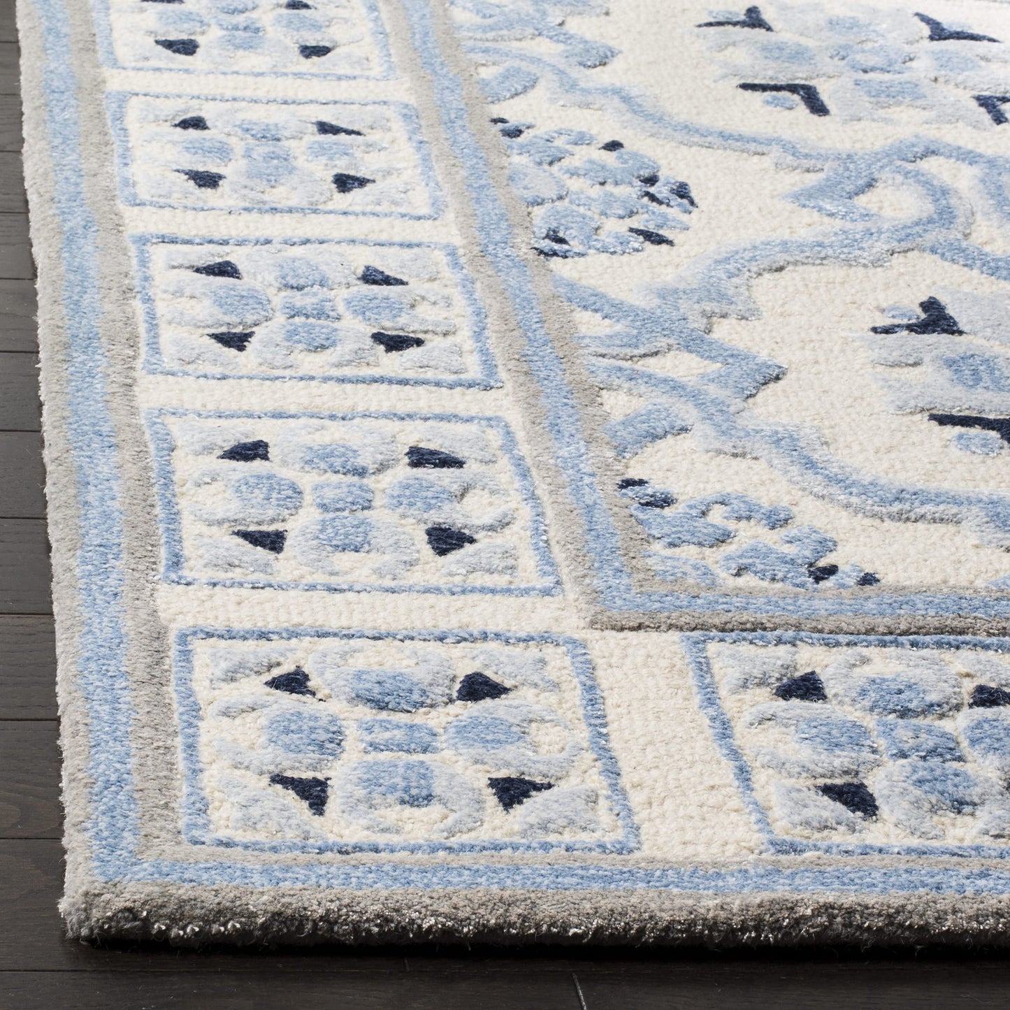 SAFAVIEH Bella Collection 6' x 9' Ivory/Blue BEL155A Handmade Premium Wool & Viscose Area Rug