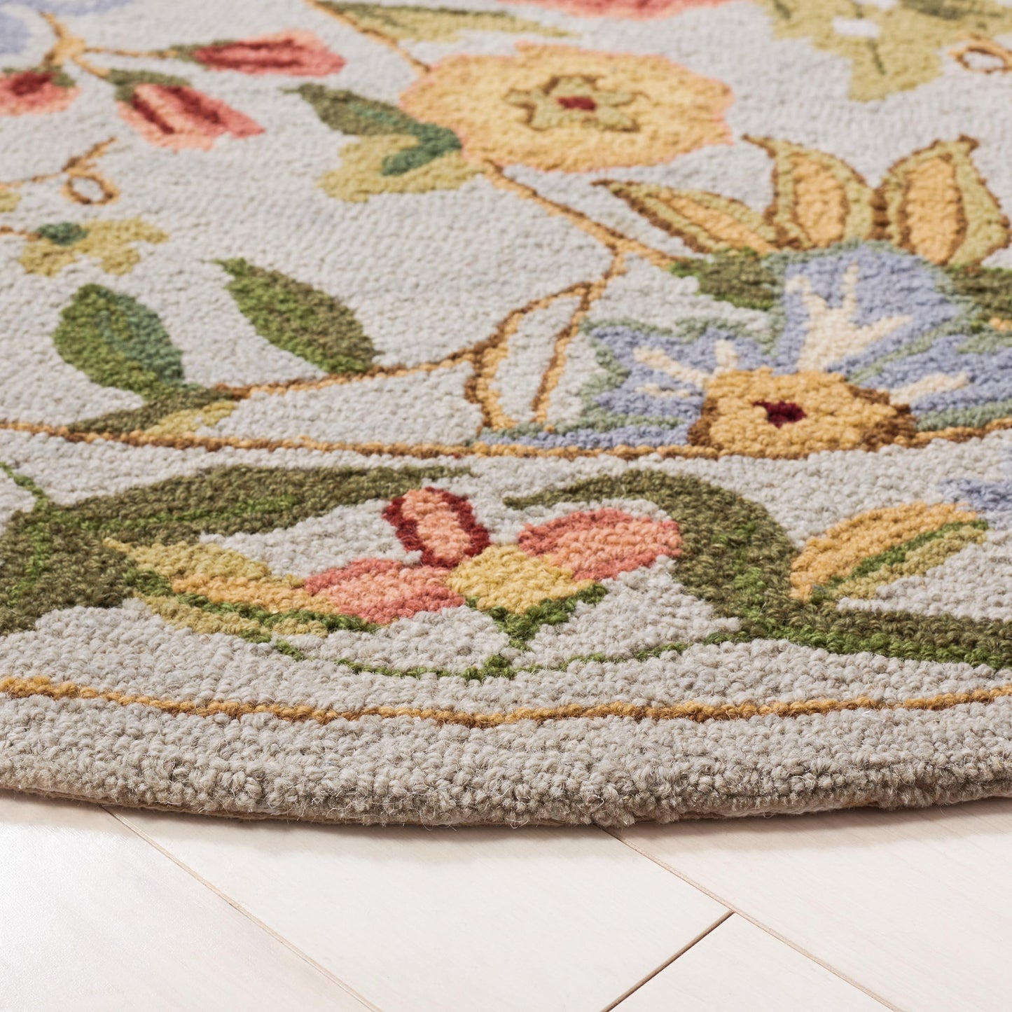 SAFAVIEH Chelsea Collection Area Rug - 4'6" x 6'6" Oval, Grey, French Country Floral Design, Hand-Hooked Wool, Ideal for The Living Room, Bedroom, Dining Room (HK311F-5OV)