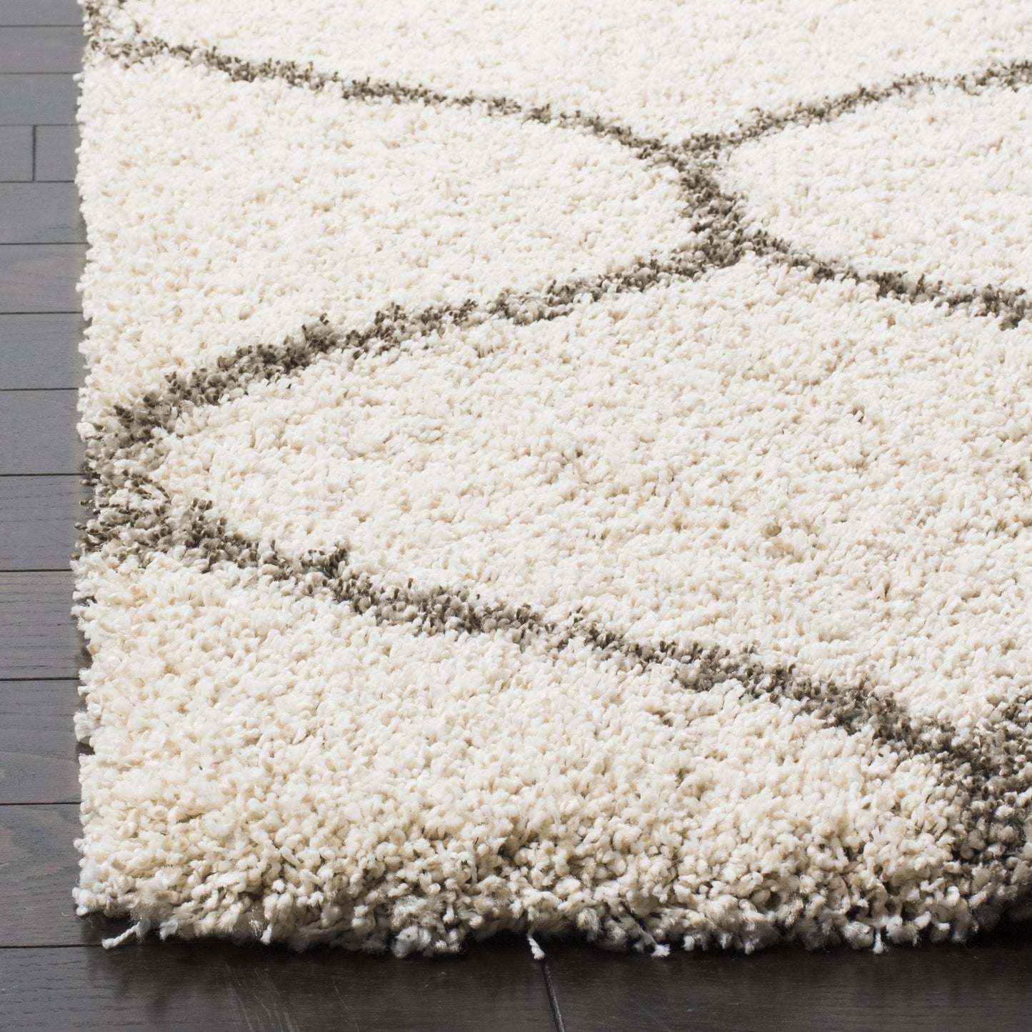 SAFAVIEH Hudson Shag Collection Area Rug - 6' x 9', Ivory & Grey, Moroccan Ogee Trellis Design, Non-Shedding & Easy Care, 2-inch Thick Ideal for High Traffic Areas in Living Room, Bedroom (SGH280A)