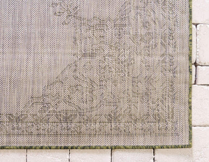 Unique Loom Outdoor Traditional Collection Area Rug - Antique (5' 1" x 8' Rectangle, Green/ Gray)