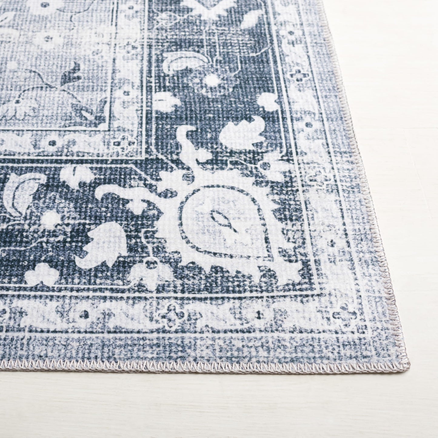 SAFAVIEH Washable Rug Arizona Collection - 3' x 5', Light Grey & Grey Green, Slip Resistant & Easy to Clean, Ideal for Living Room, Entryway, Foyer, Kitchen, Bedroom (ARZ118F)