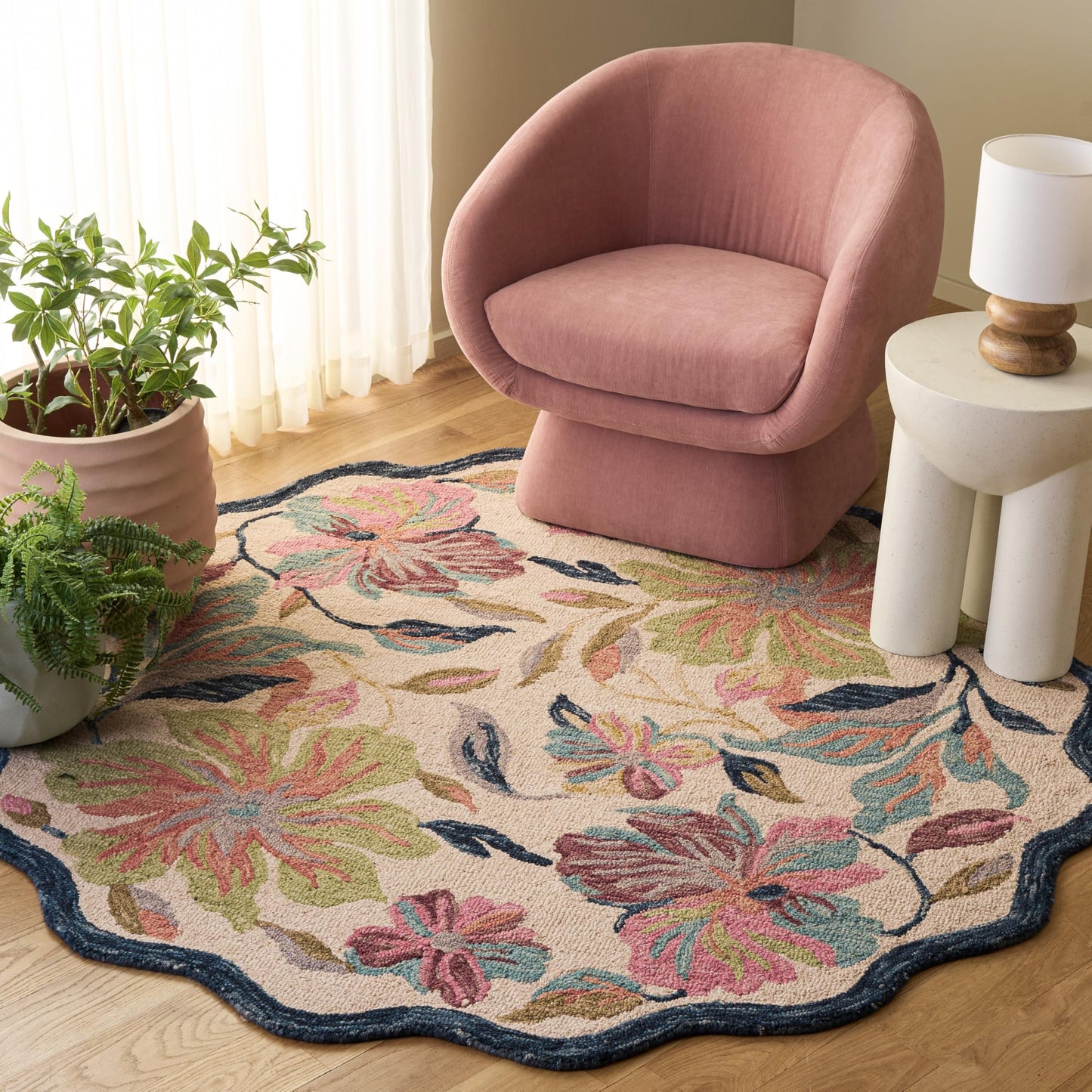 SAFAVIEH Jardin Collection Area Rug - 6' Round, Ivory & Blue, Handmade Wool, Floral Design with Scalloped Wavy Border, Ideal for Living Room, Bedroom, Dining Space (JAR373A)