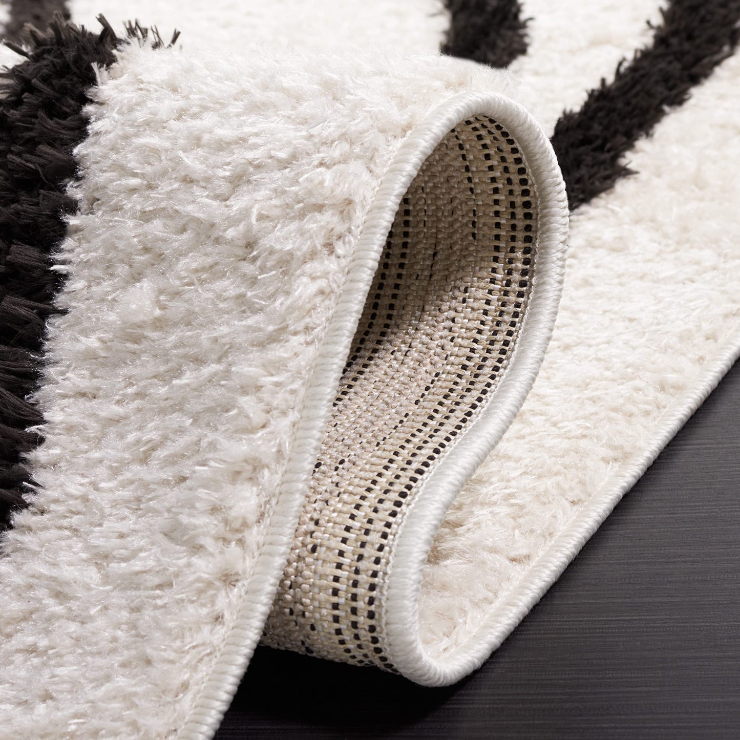 SAFAVIEH Norway Shag Collection Accent Rug - 4' x 6', Ivory & Black, Modern Design, Non-Shedding & Easy Care, 1.2-inch Thick Ideal for High Traffic Areas in Entryway, Living Room, Bedroom (NOR202A)