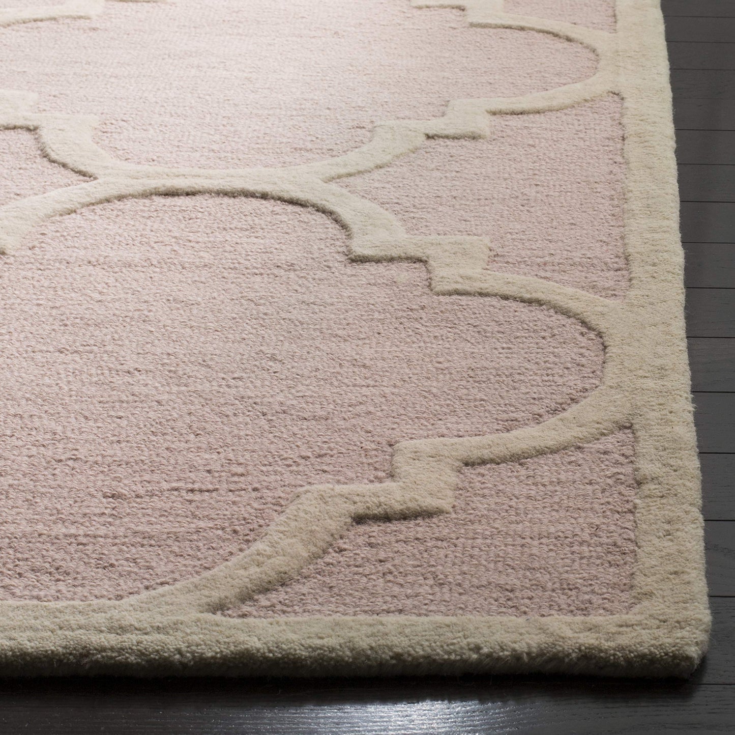 SAFAVIEH Cambridge Collection 6' x 9' Light Pink / Ivory CAM140M Handmade Moroccan Trellis Premium Wool Area Rug