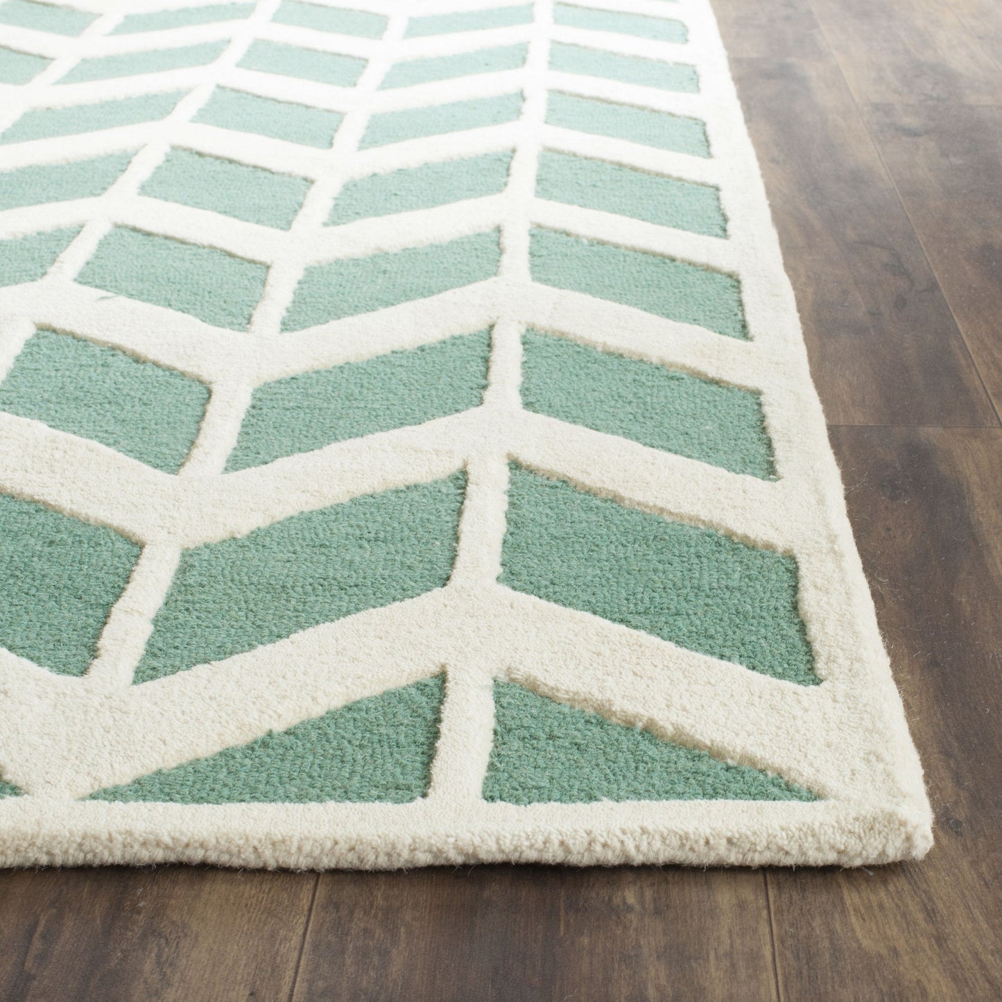SAFAVIEH Cambridge Collection Area Rug - 6' x 9', Teal & Ivory, Handmade Chevron Wool, Ideal for High Traffic Areas in Living Room, Bedroom (CAM718T)