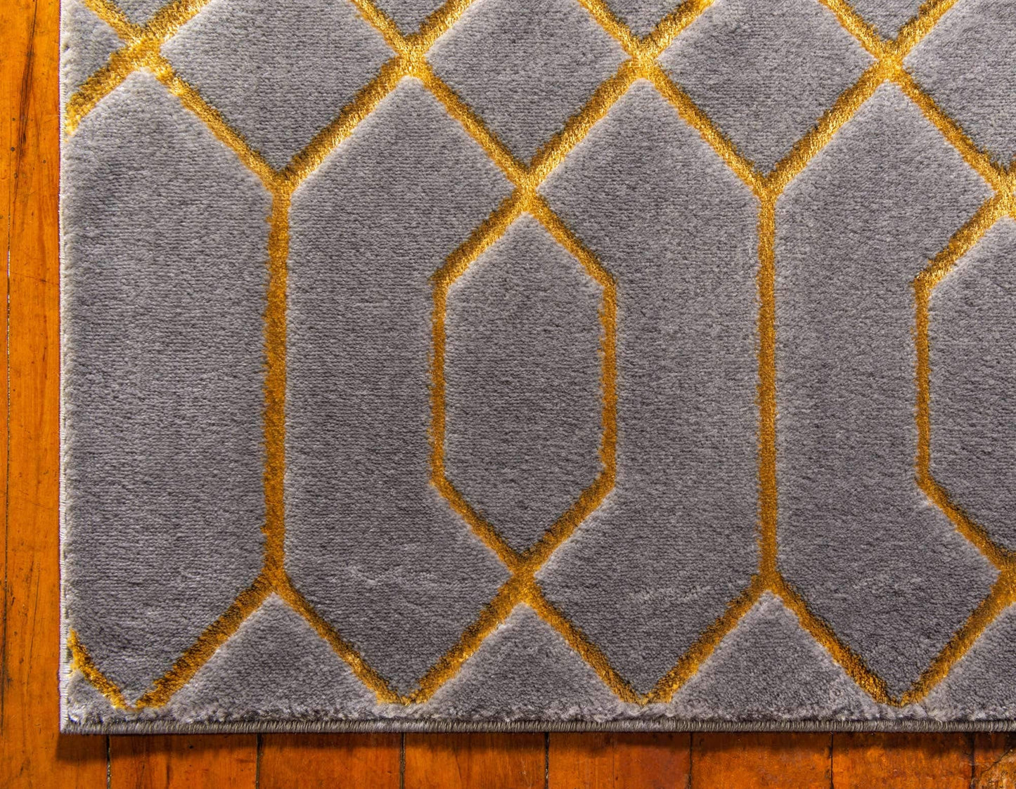 Unique Loom Marilyn Monroe Glam Collection Area Rug - Trellis (5' x 8' Rectangle, Gray Gold/ Gold)