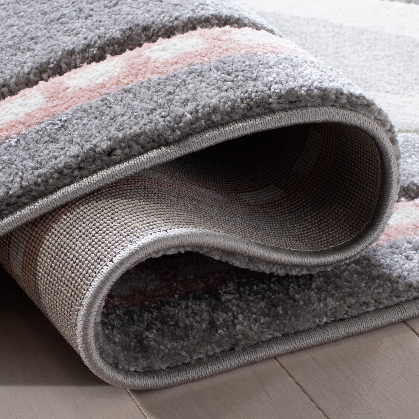 SAFAVIEH Carousel Kids Collection Accent Rug - 3'3" x 5'3", Grey & Ivory, Bunny Design, Non-Shedding & Easy Care, Ideal for High Traffic Areas for Boys & Girls in Playroom, Nursery, Bedroom (CRK166F)