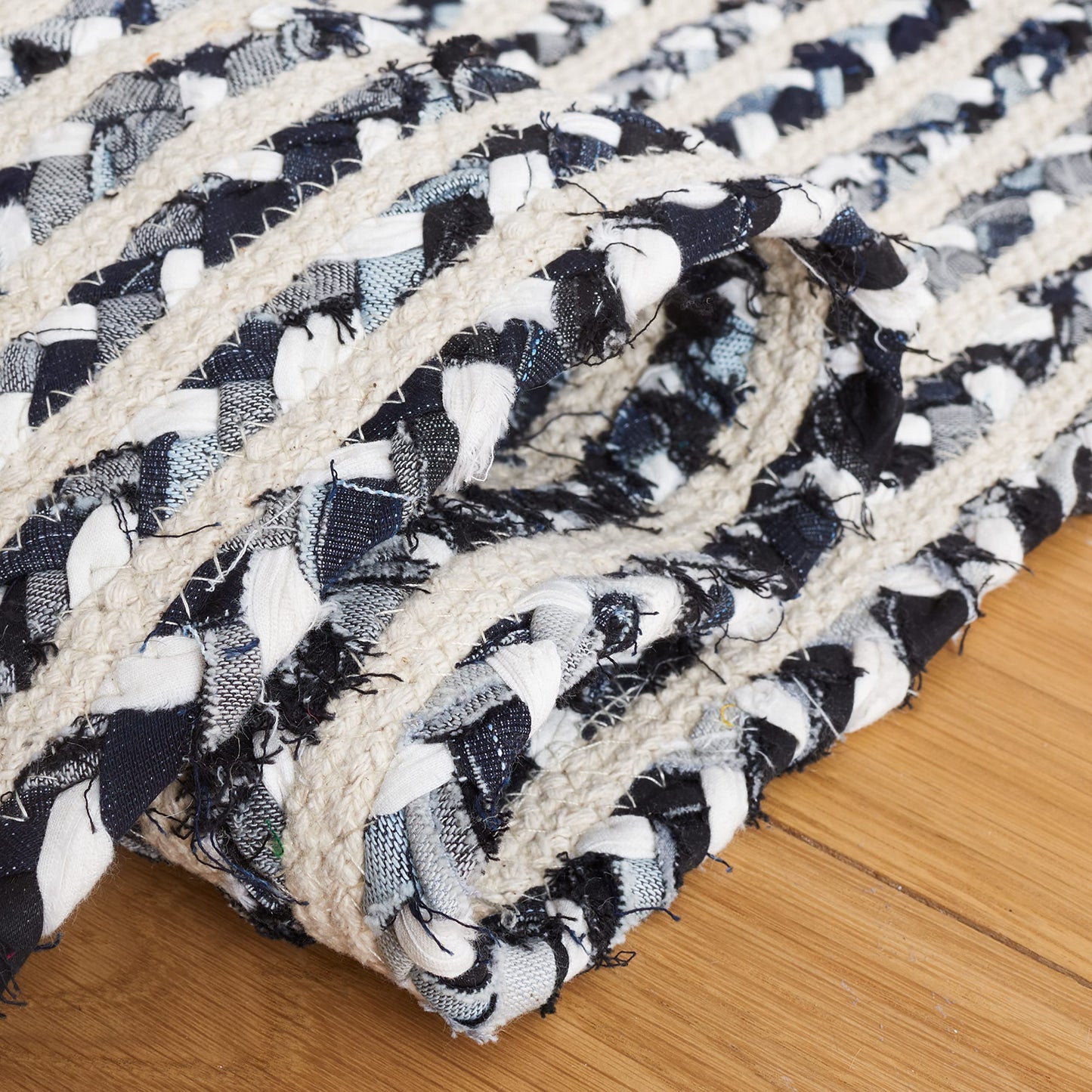 SAFAVIEH Area Rug 8x10 - Braided Collection - Large - Black & Navy, Handmade Cotton, Ideal for Living Room, Bedroom, Office, Dining Space (BRD260N)