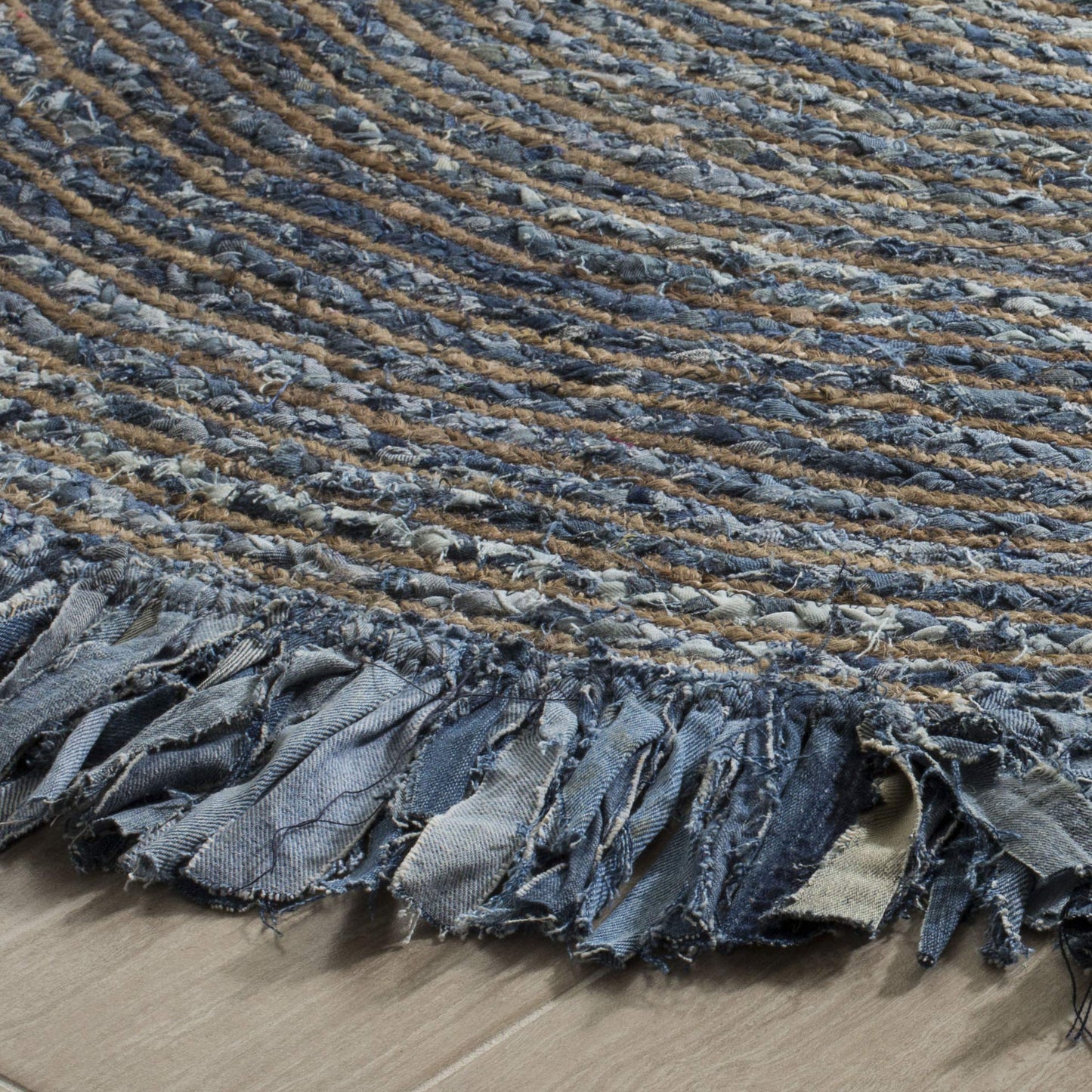 SAFAVIEH Cape Cod Collection Area Rug - 8' Round, Ivory & Denim, Handmade Boho Fringe Jute & Cotton, Ideal for High Traffic Areas in Living Room, Bedroom (CAP206D)