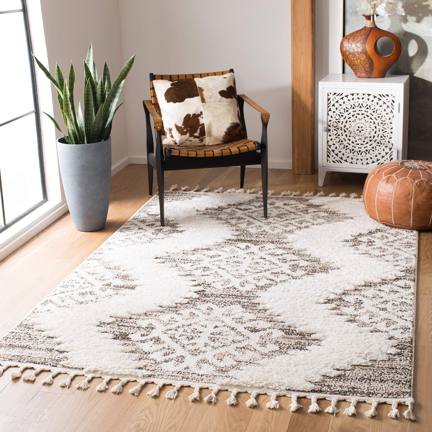 SAFAVIEH Moroccan Tassel Shag Collection Area Rug - 6'7" x 9'2", Ivory & Brown, Boho Design, Non-Shedding & Easy Care, 2-inch Thick Ideal for High Traffic Areas in Living Room, Bedroom (MTS652A)
