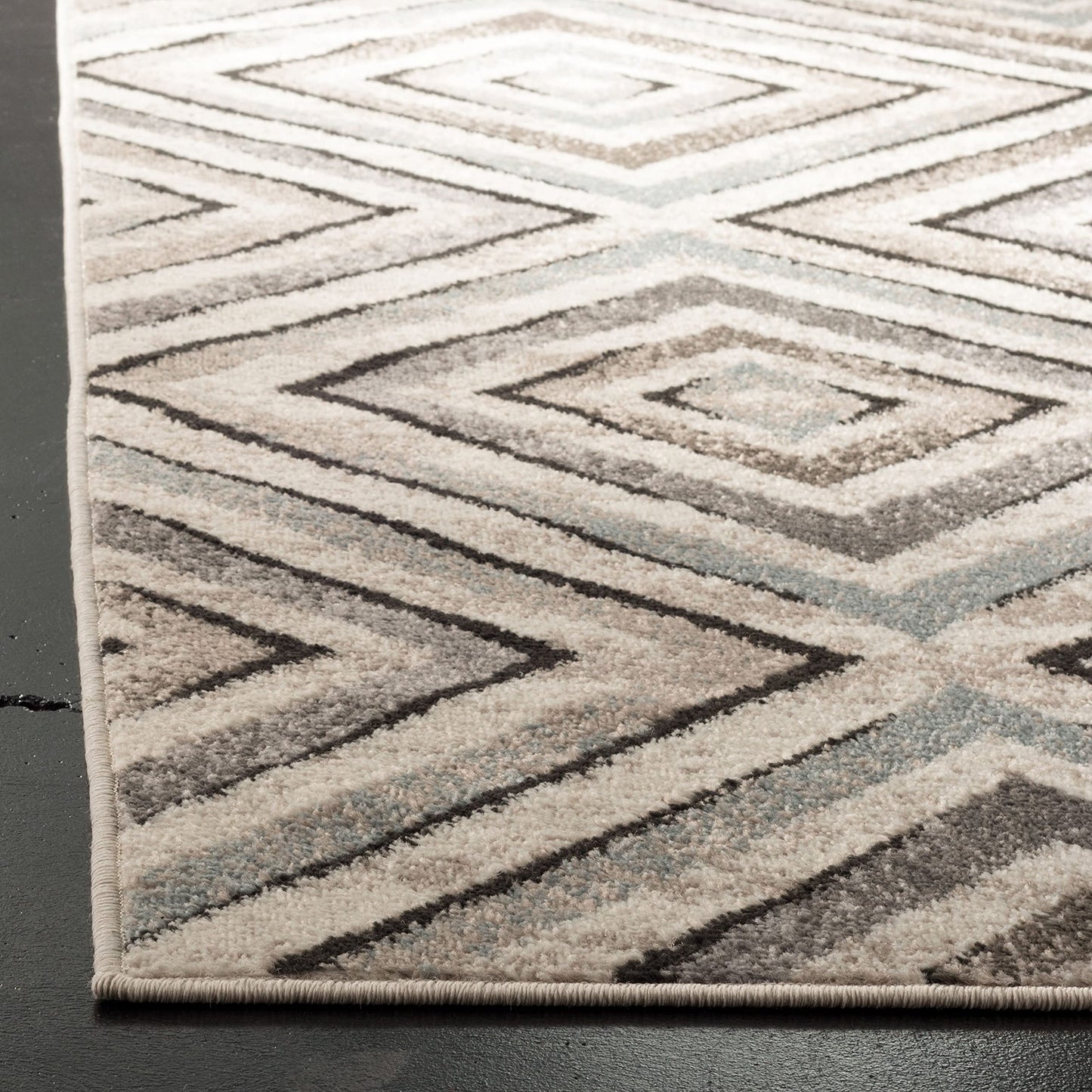 SAFAVIEH Amsterdam Collection Accent Rug - 4' x 6', Cream & Beige, Diamond Geometric Design, Non-Shedding & Easy Care, Ideal for High Traffic Areas in Entryway, Living Room, Bedroom (AMS109A)