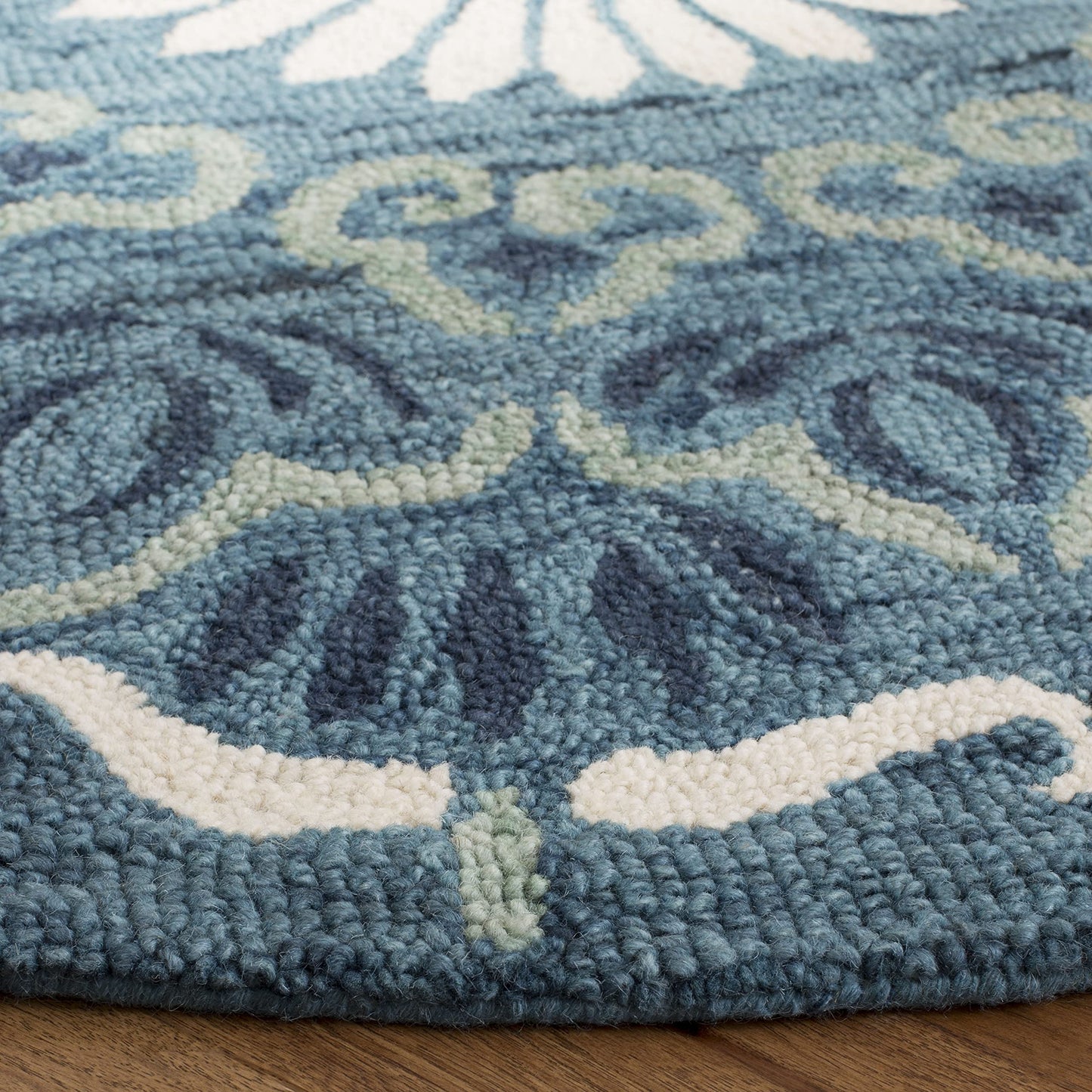 SAFAVIEH Novelty Collection Area Rug - 6' Round, Blue & Ivory, Handmade Boho Wool, Ideal for High Traffic Areas in Living Room, Bedroom (NOV602M)