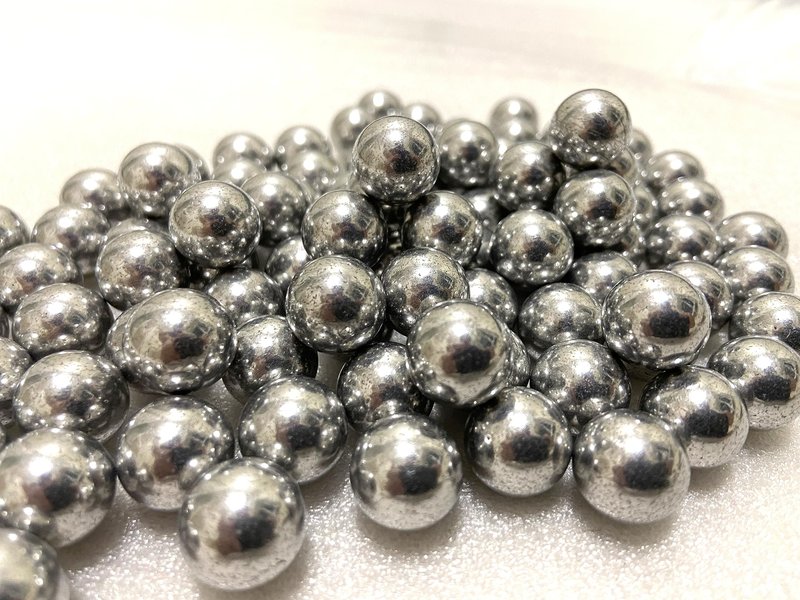 Alien Play 100 X 43 Cal Aluminum Balls for Self Defense and Target Practice, Solid Hard .43 Caliber Alu Paintballs Fit for T4E Walther PPQ/ TPM1 and Glock17/G17 (Silver)