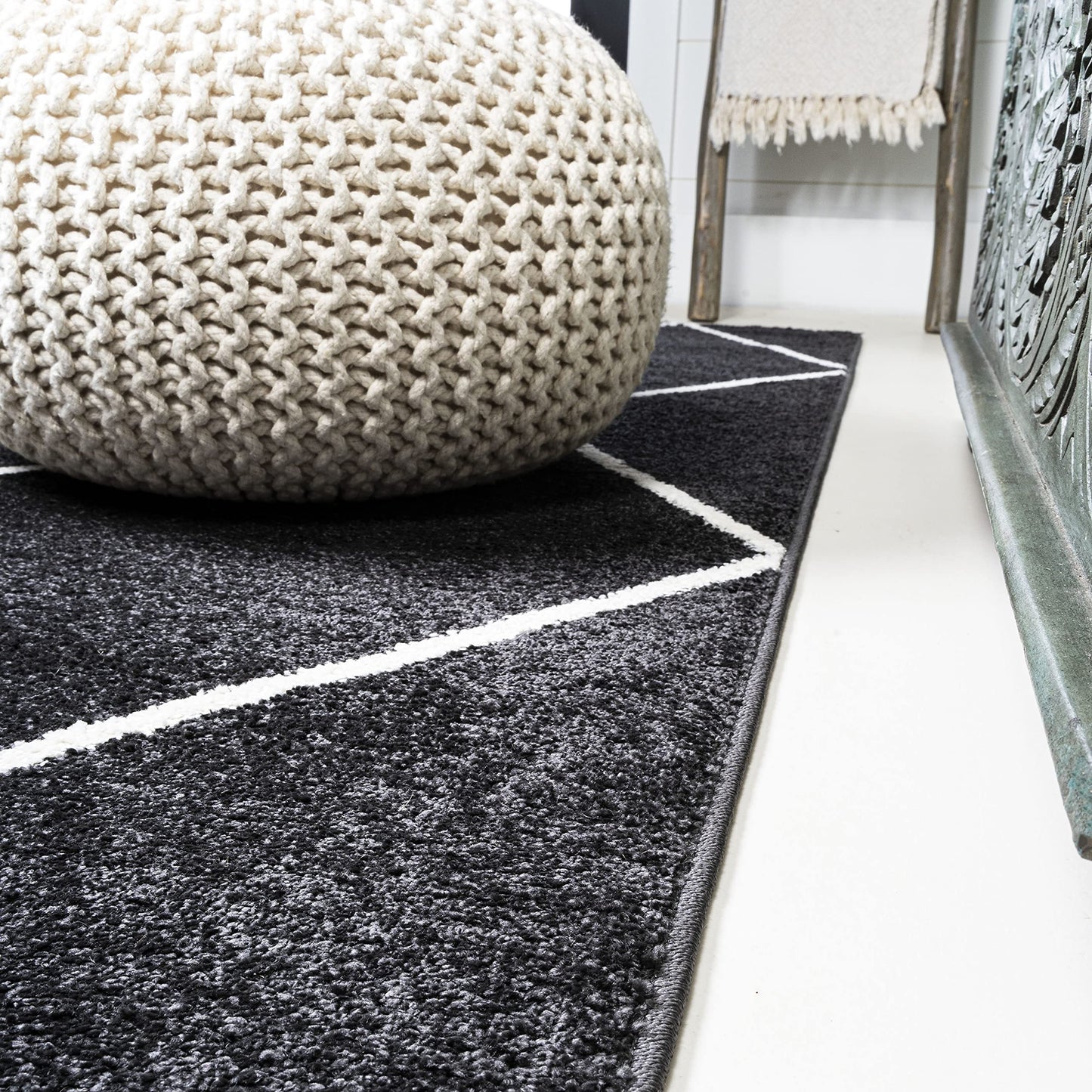 JONATHAN Y Cole Diamond Trellis Black/White 5' Round Indoor Area Rug, Modern,Contemporary,Geometric,Casual, Easy-Cleaning for Living Room,Bedroom,Kitchen,Pet Friendly,Non-Shedding (SEU102A-5R)
