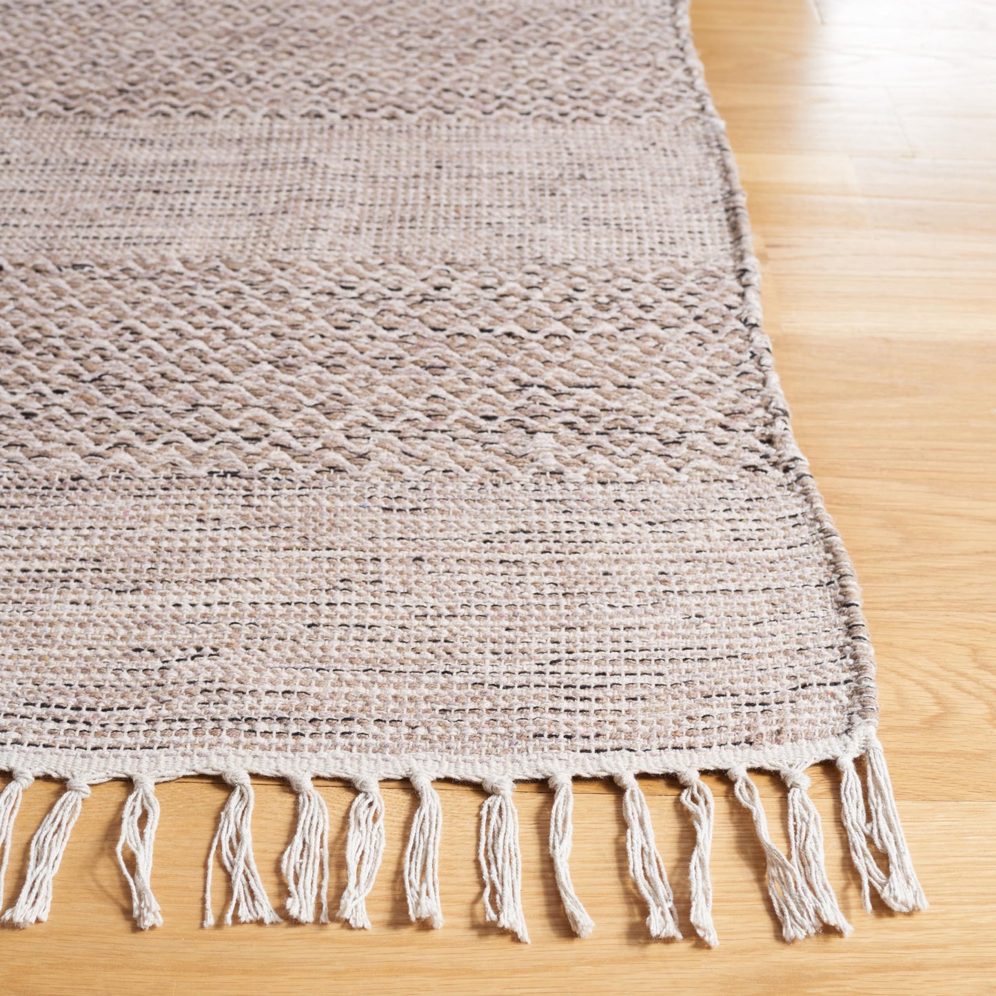 SAFAVIEH Montauk Collection Area Rug - 8' x 10', Ivory & Steel Grey, Handmade Flat Weave Boho Farmhouse Cotton Tassel Fringe, Ideal for High Traffic Areas in Living Room, Bedroom (MTK330M)