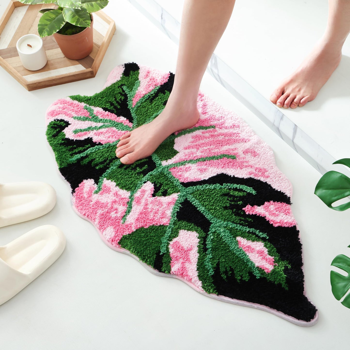 Fosiyaa Green Leaf Rug, Cute Monstera Soft Non Slip Tufted Bath Mat Palm Shaped Plush Fun Floor Mat for Bathroom Kitchen Bedroom Home Decor