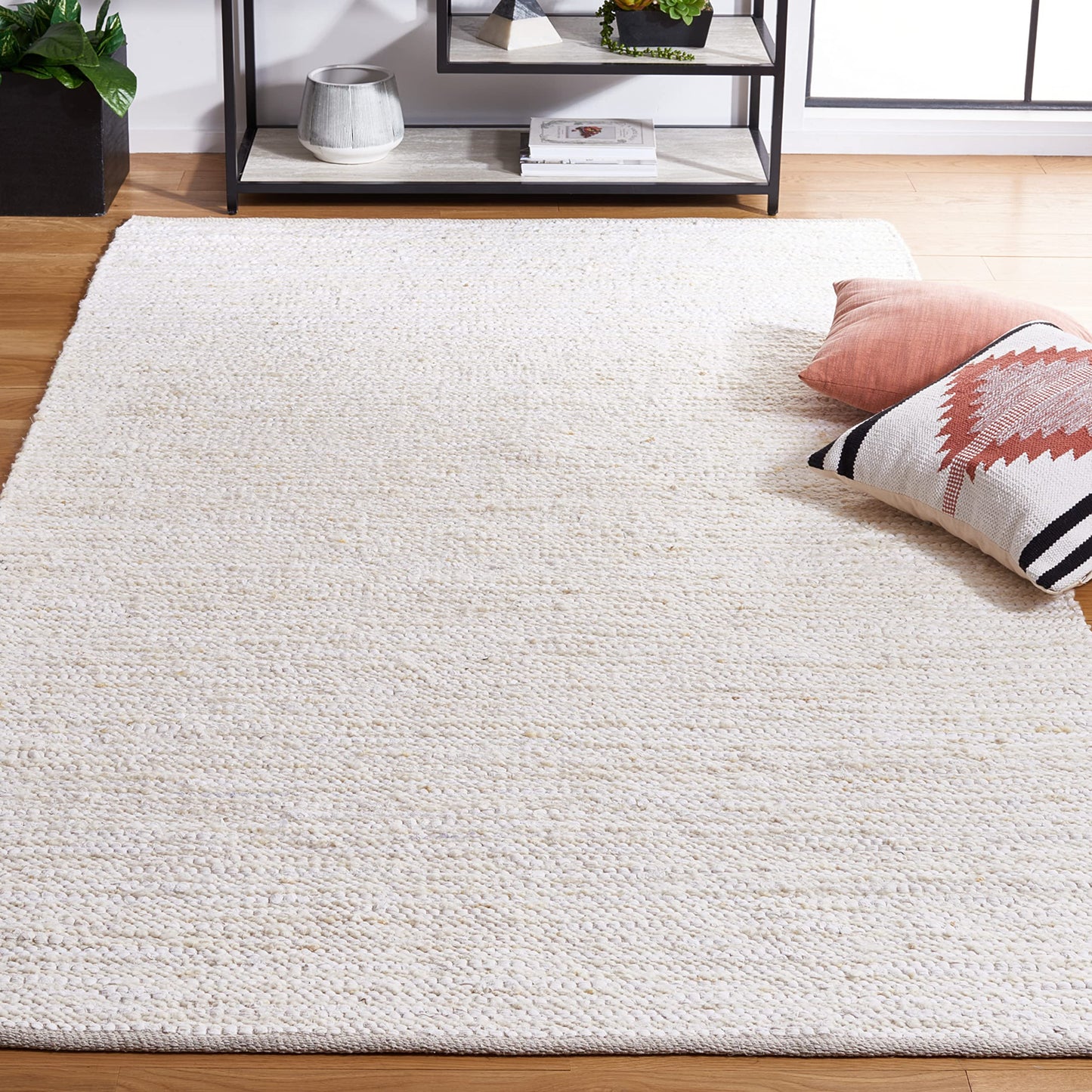 SAFAVIEH Natura Collection Area Rug - 5' x 8', Ivory & Beige, Handmade Flat Weave Wool & Cotton, Ideal for High Traffic Areas in Living Room, Bedroom (NAT350A)