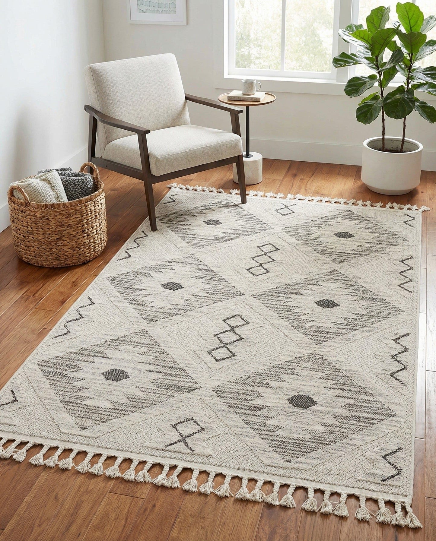 Rugs.com - Arlo Rug – 4' x 6' Sandy Beige Stain-Resistant Textured Area Rug – Modern Tribal Design with Fringe, Perfect for Living Rooms, Bedrooms, and Home Offices