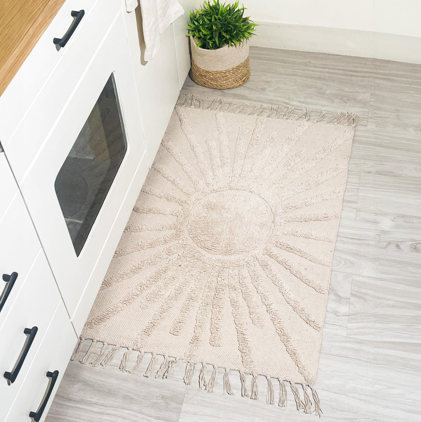 Chardin home Sun Bath Rug - 2x3 Ft, 24x36 Inch, Washable Cotton Rug with Tassels, Non-Slip Sun Cute Bath Mat for Boho Bathroom Decor, Cream Bathroom Rug, Also Great for Kids Rooms, Nurseries