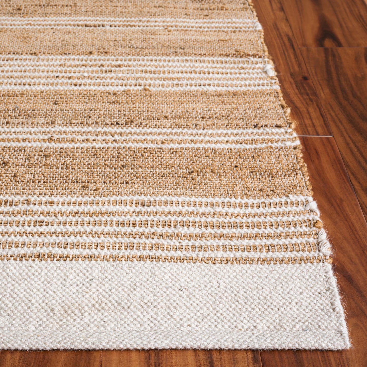 SAFAVIEH Natural Fiber Collection Area Rug - 6' x 9', Natural & Ivory, Handmade Jute, Ideal for The Living Room, Dining, Bedroom (NF608A)