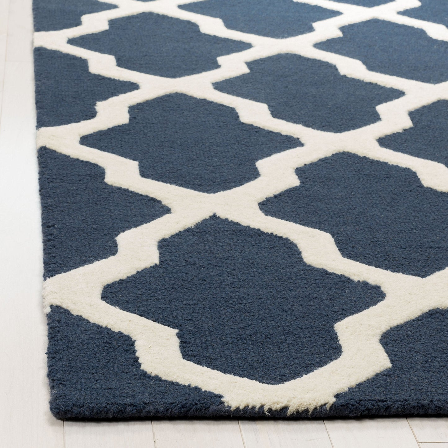 SAFAVIEH Cambridge Collection Runner Rug - 2'6" x 8', Navy Blue & Ivory, Handmade Trellis Wool, Ideal for High Traffic Areas in Living Room, Bedroom (CAM121G)
