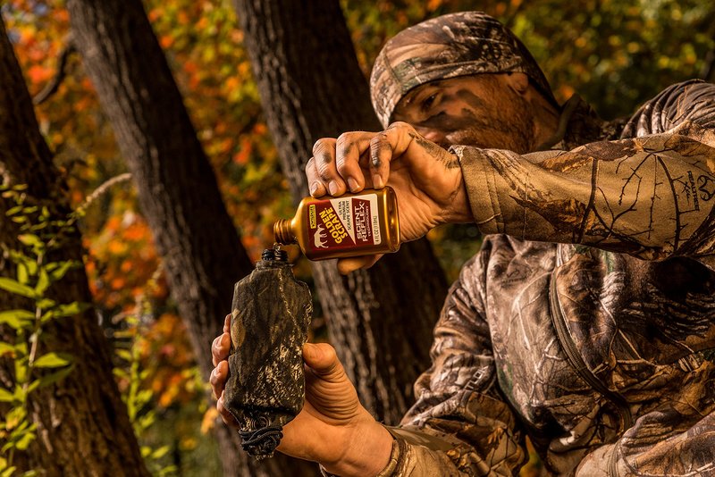 WILDLIFE RESEARCH CENTER Magnum Scrape-Dripper, Smart Scent Dispenser for Deer Hunting, Drips Daytime Only up to 2-3 Weeks with 4 FL OZ of Scent (not Included) No Batteries Required
