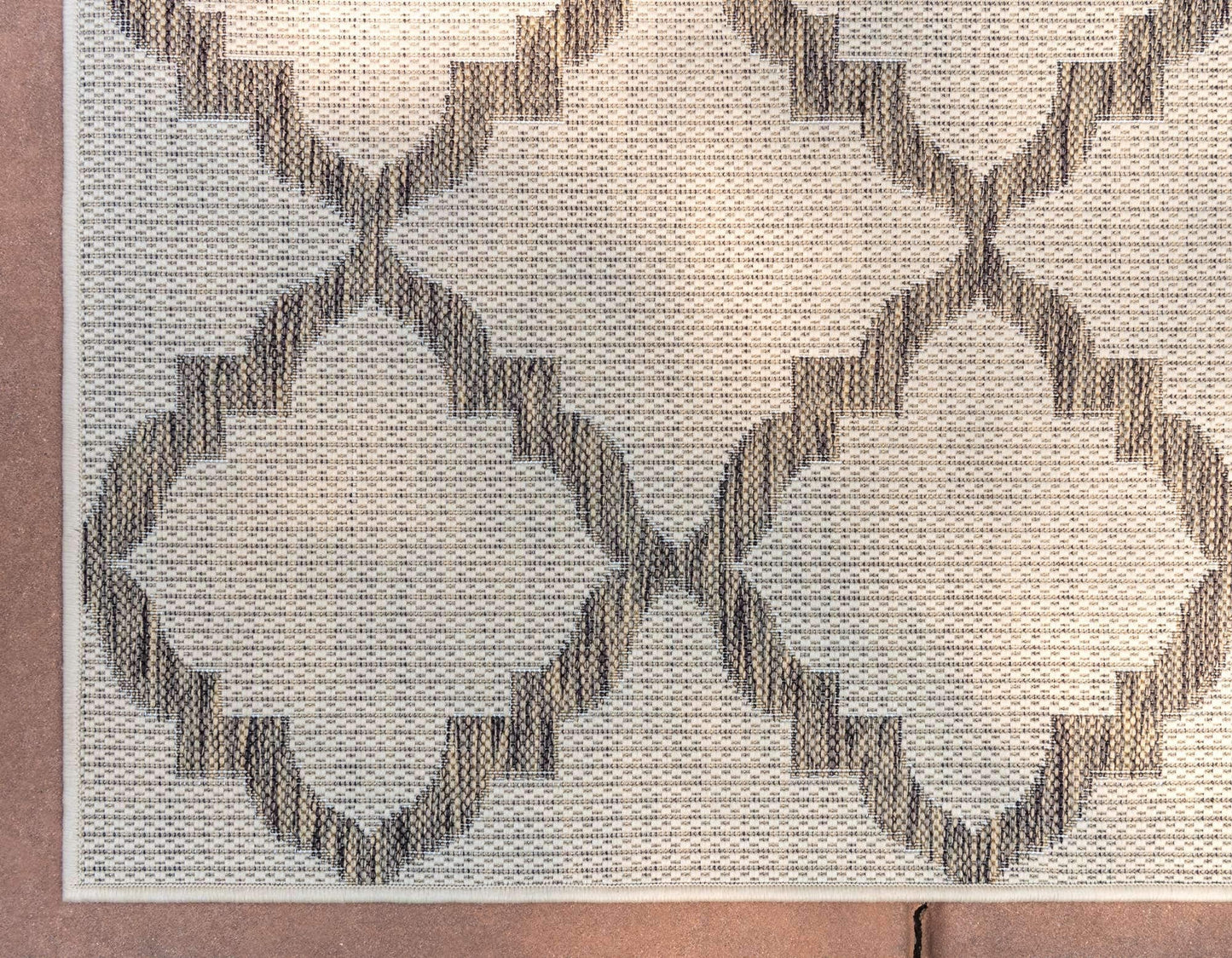 Unique Loom Outdoor Trellis Collection Area Rug - Raised Trellis (3' 3" x 5' 3" Rectangle, Beige/ Brown)