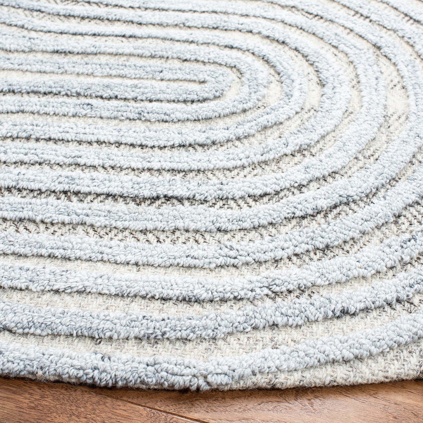 SAFAVIEH South Hampton Collection Area Rug - 8' Round, Grey, Handmade Wool, Ideal for The Living Room, Dining Room, Bedroom (SHA301F-8R)