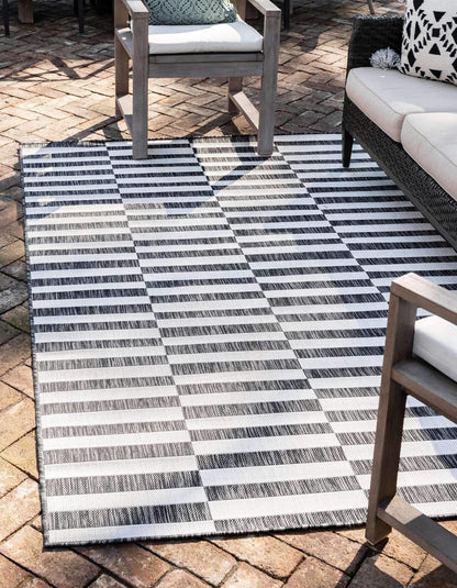 Unique Loom Outdoor Striped Collection Area Rug - Striped (5' 1" x 8' Rectangle, Charcoal/Ivory)