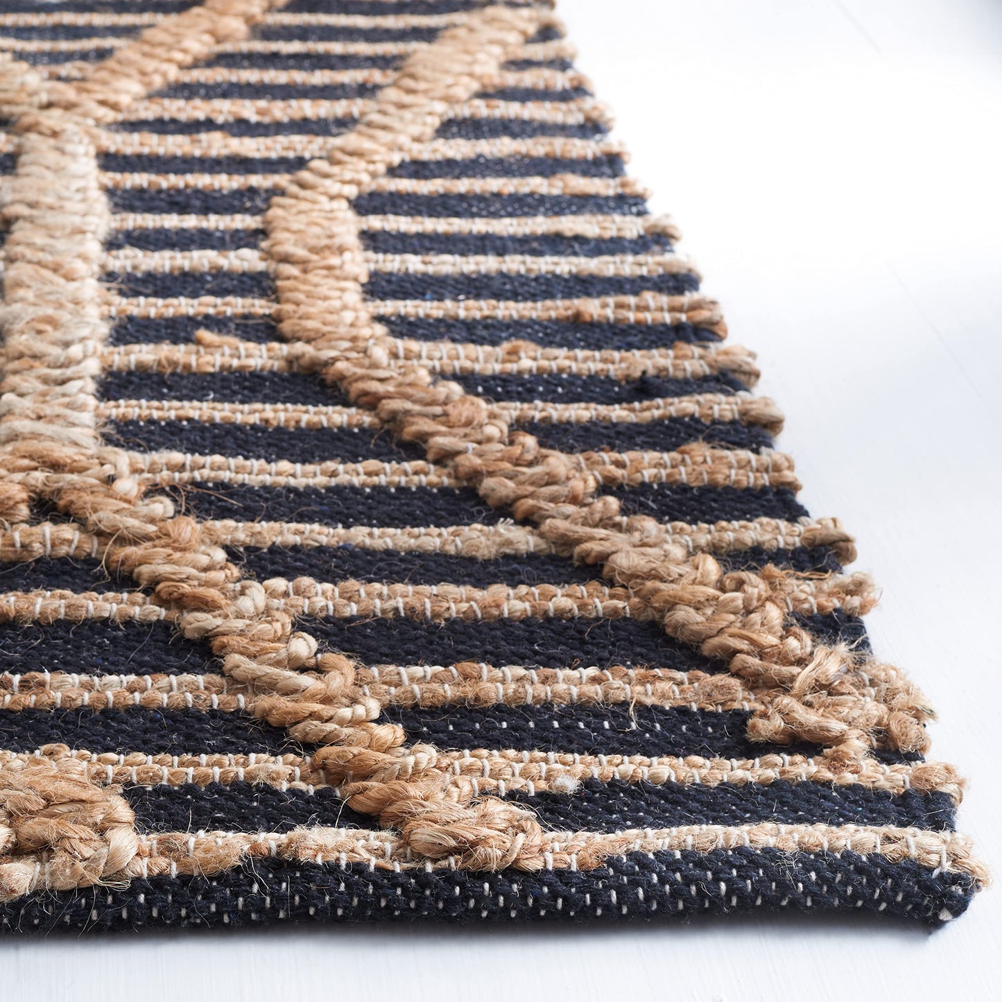 SAFAVIEH Natural Fiber Collection Area Rug - 6' Square, Black & Natural, Flat Weave Farmhouse Geometric Jute Design, Ideal for High Traffic Areas in Living Room, Bedroom (NF378Z)