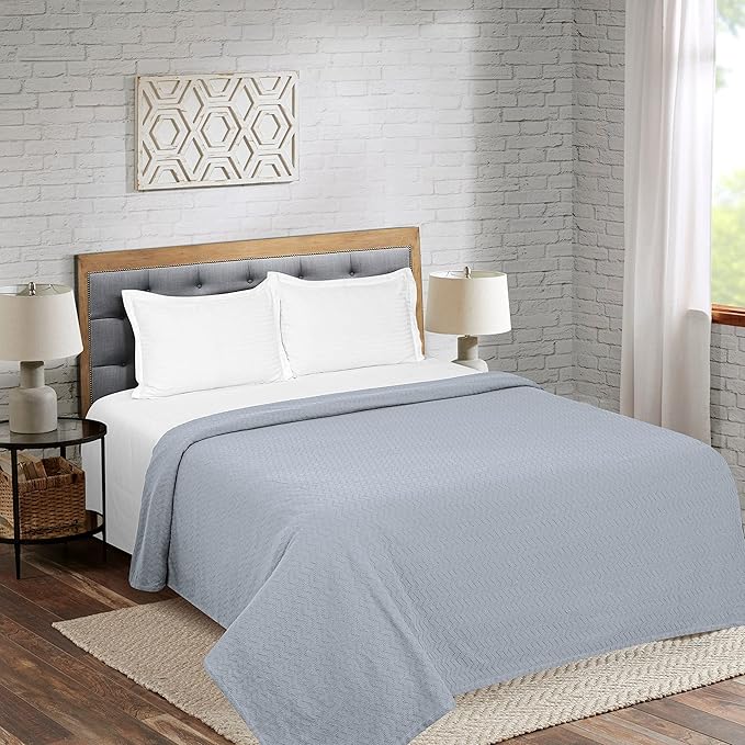 BELIZZI HOME 100% Cotton Bed Blanket, Breathable Thermal Blanket King Size, Soft Chevron 90inchx102inch, Perfect for Layering Any All Season, Light Grey, (90inchx102inch)