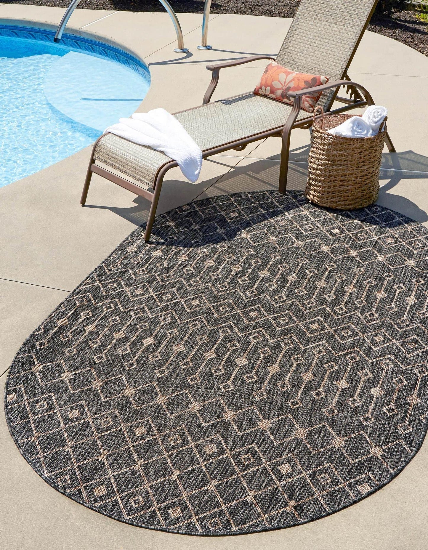 Unique Loom Outdoor Trellis Collection Area Rug - Tribal Trellis (5' 3" x 8' Oval, Charcoal Gray/ Natural)