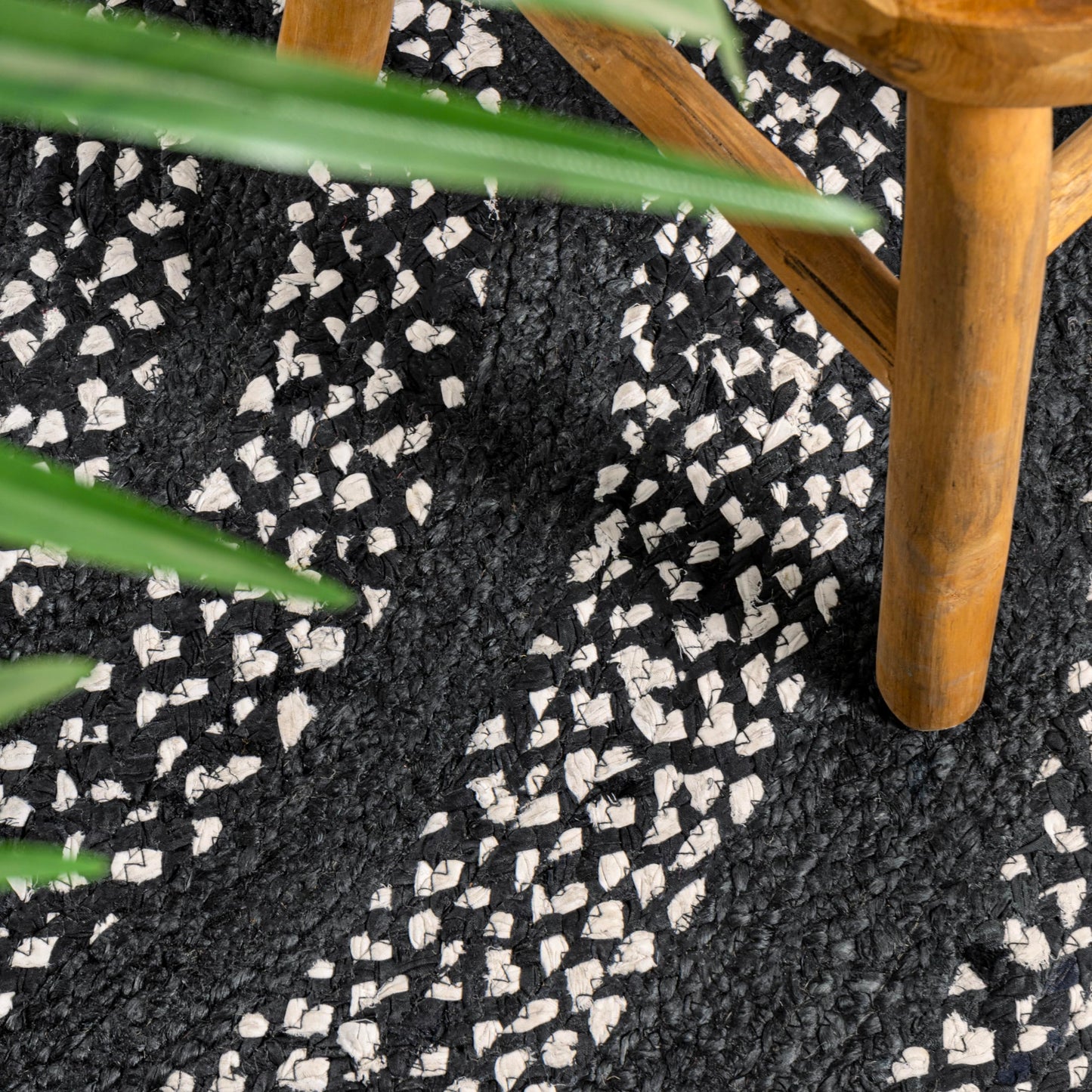 JONATHAN Y Abyss Braided Jute Black/White 5' Round Indoor Area Rug, Bohemian, Classic, Coastal, Easy-Cleaning for Living Room, Bedroom, Kitchen, Pet Friendly, Non-Shedding (RNF117C-5R)