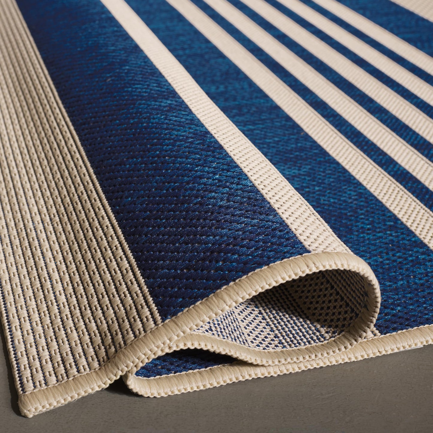SAFAVIEH Washable Rug Outdoor Courtyard Collection - 8' x 11', Navy & Beige, Non-Shedding & Easy Cleaning, Ideal for Patio, Backyard, Mudroom (CY6062-268)