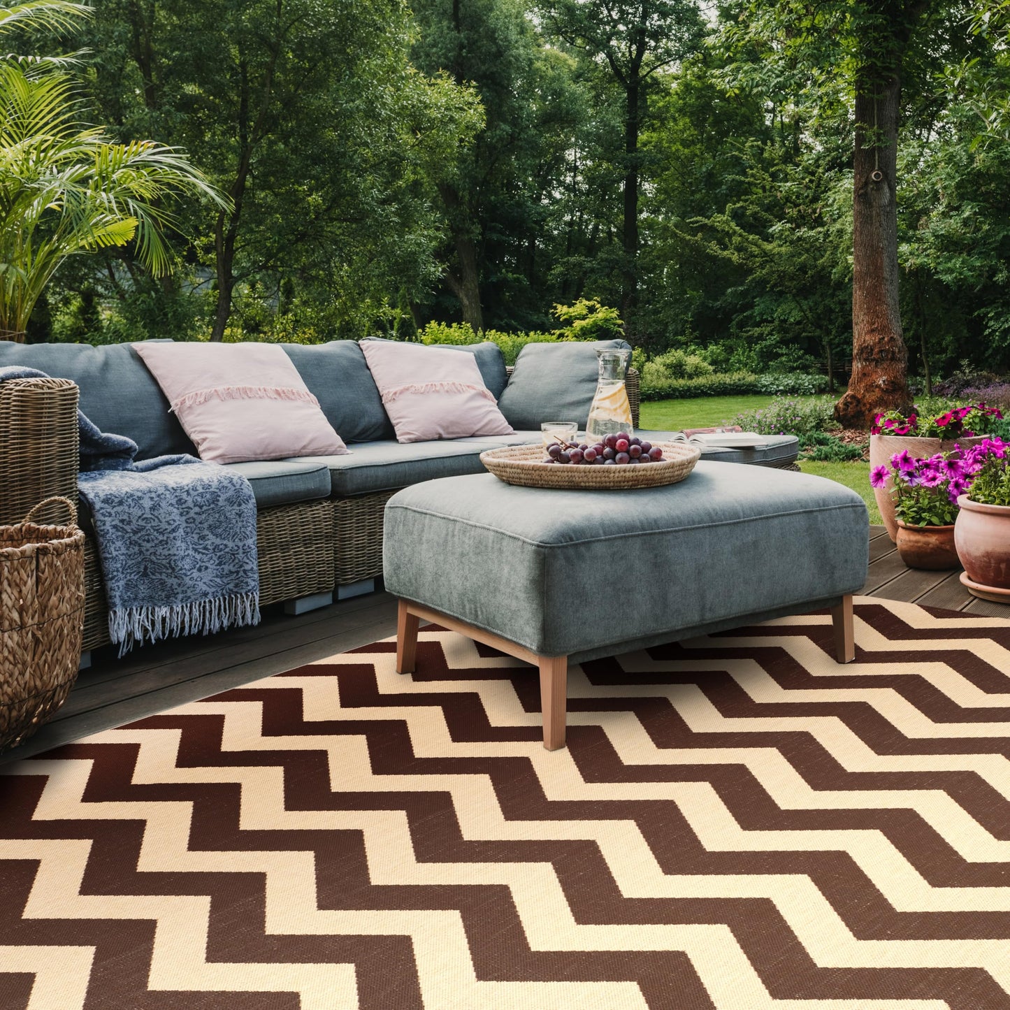 SAFAVIEH Courtyard Collection 8' x 11' Dark Brown CY6244 Chevron Indoor/ Outdoor Splashproof Easy Scrubbing Patio Backyard Mudroom Area Rug