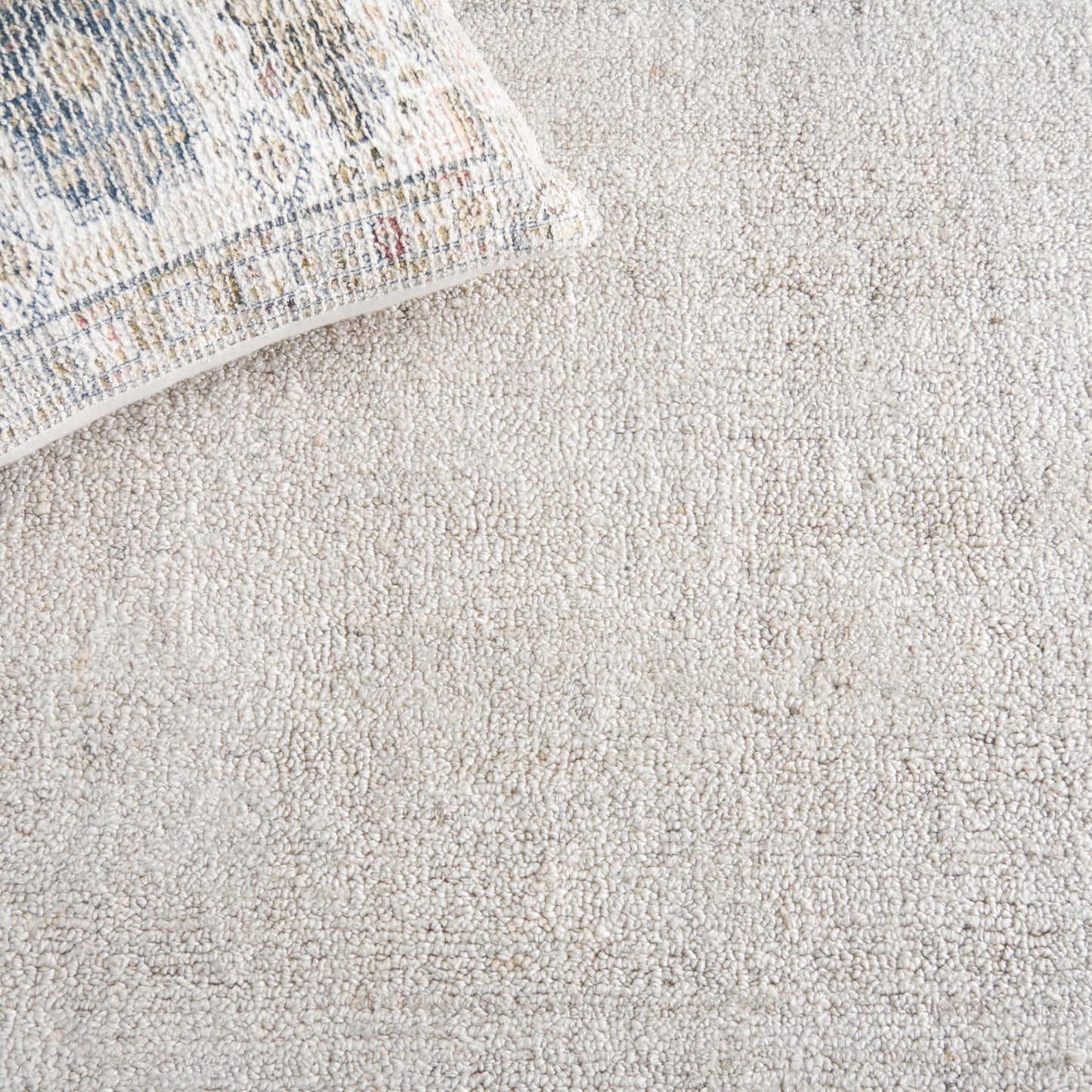 SAFAVIEH Abstract Collection Area Rug - 6' x 9', Ivory & Beige, Handmade Wool & Viscose, Ideal for High Traffic Areas in Living Room, Bedroom (ABT141D)