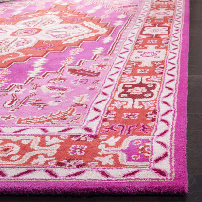 SAFAVIEH Bellagio Collection Accent Rug - 4' x 6', Red & Pink, Handmade Medallion Wool, Ideal for High Traffic Areas in Entryway, Living Room, Bedroom (BLG545B)