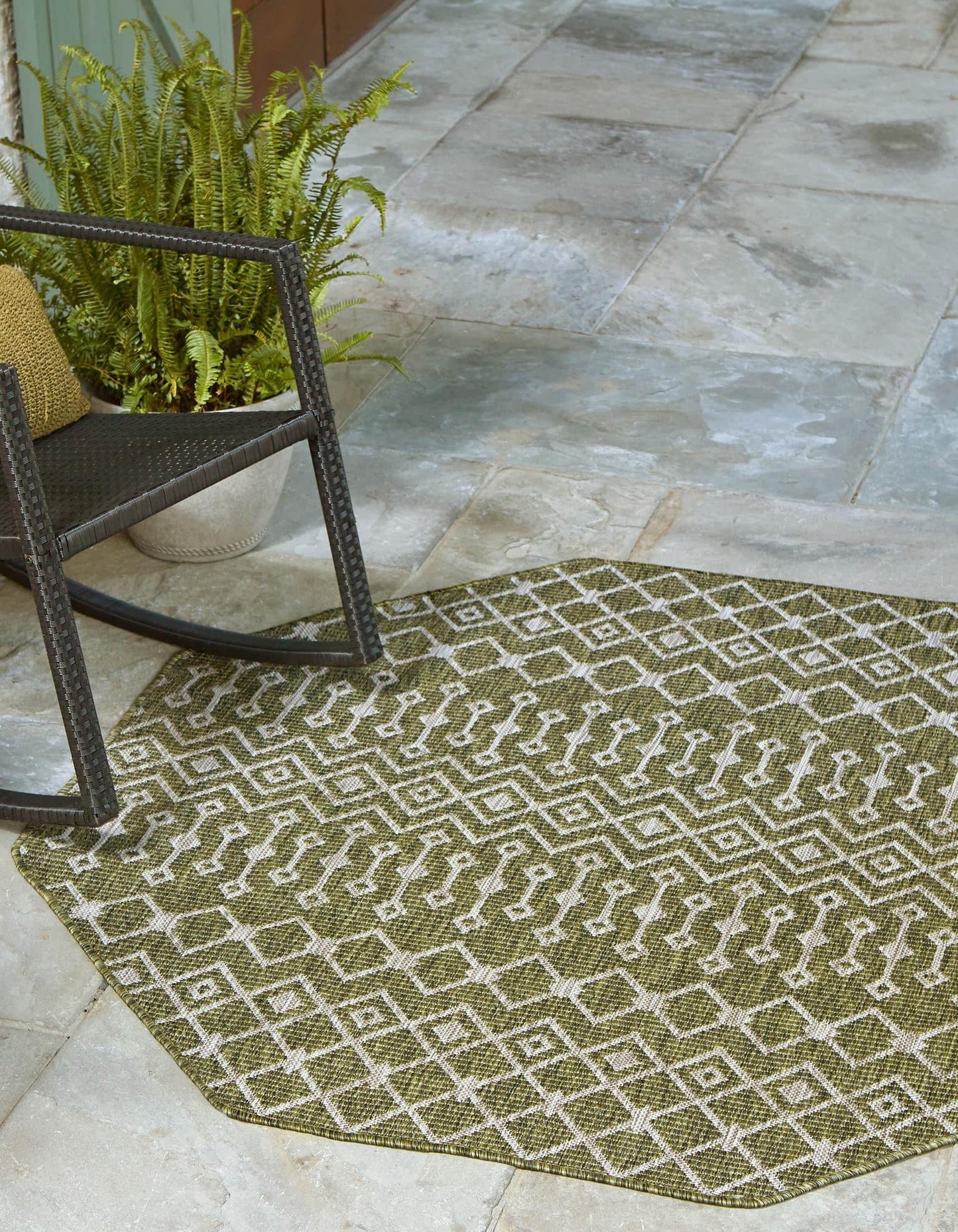 Unique Loom Outdoor Trellis Collection Area Rug - Tribal Trellis (5' 3" Octagon, Green/ Natural)