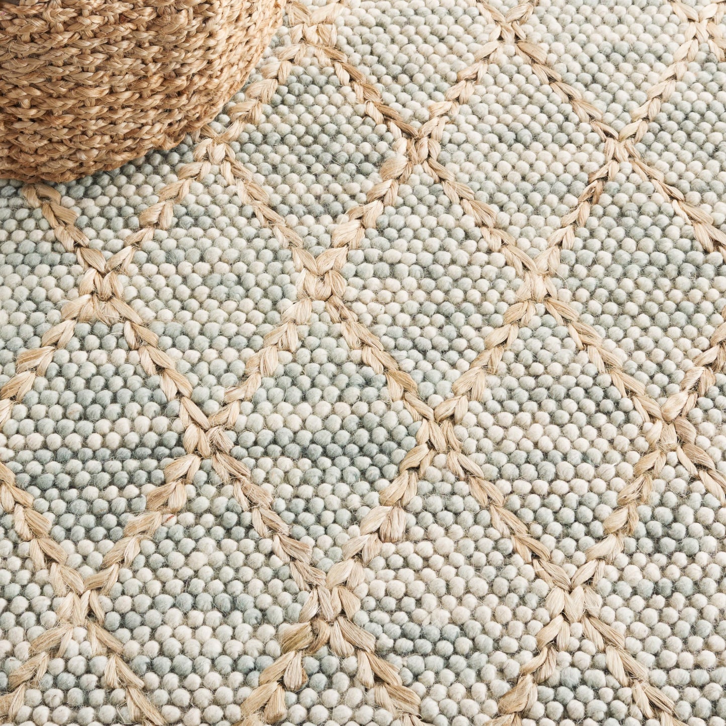 SAFAVIEH Natura Collection Area Rug - 5' x 8', Teal & Natural, Handmade Farmhouse Boho Trellis Wool, Ideal for High Traffic Areas in Living Room, Bedroom (NAT223J)