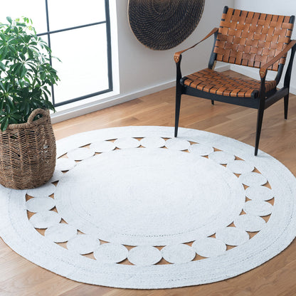 SAFAVIEH Cape Cod Collection 5' Round Ivory CAP225A Handmade Braided Area Rug