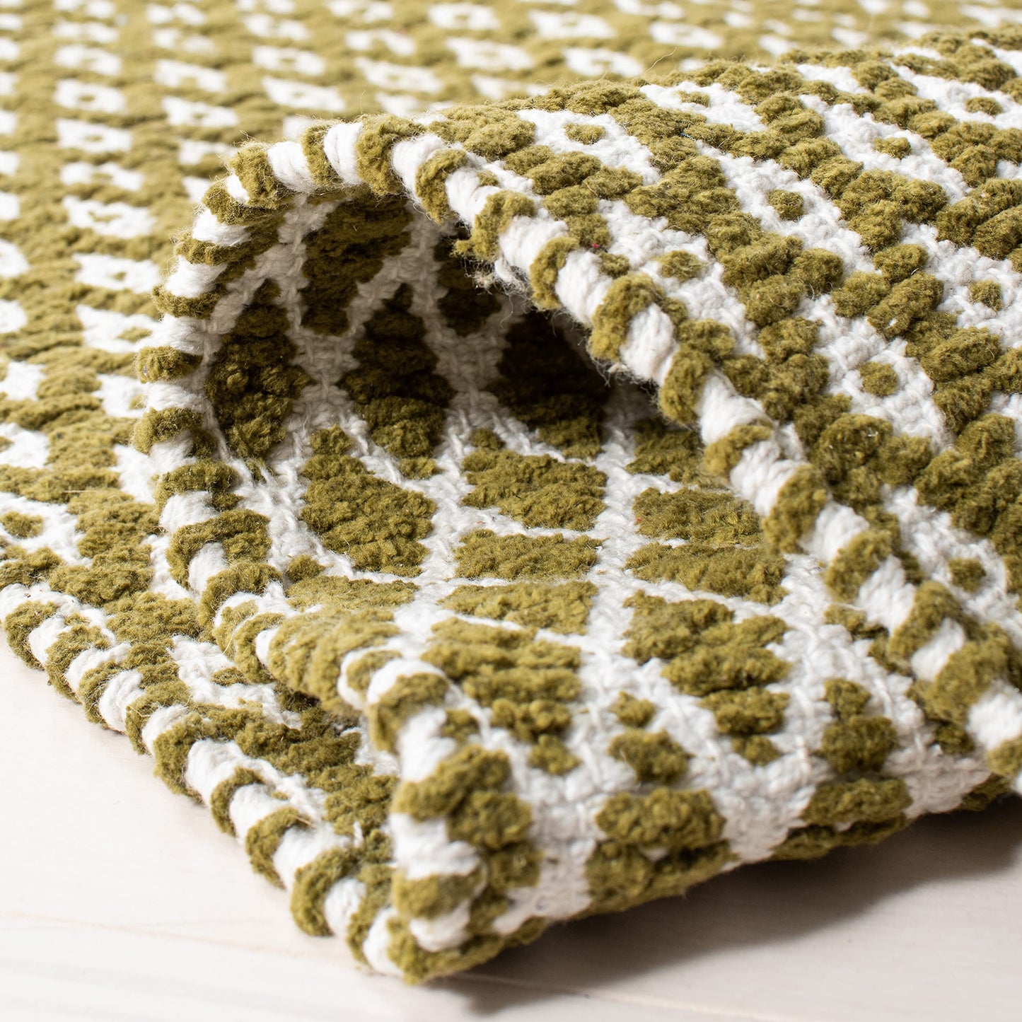 SAFAVIEH Boston Collection Area Rug - 4' Square, Olive, Handmade Flat Weave Cotton, Ideal for High Traffic Areas in Living Room, Bedroom (BOS685B)